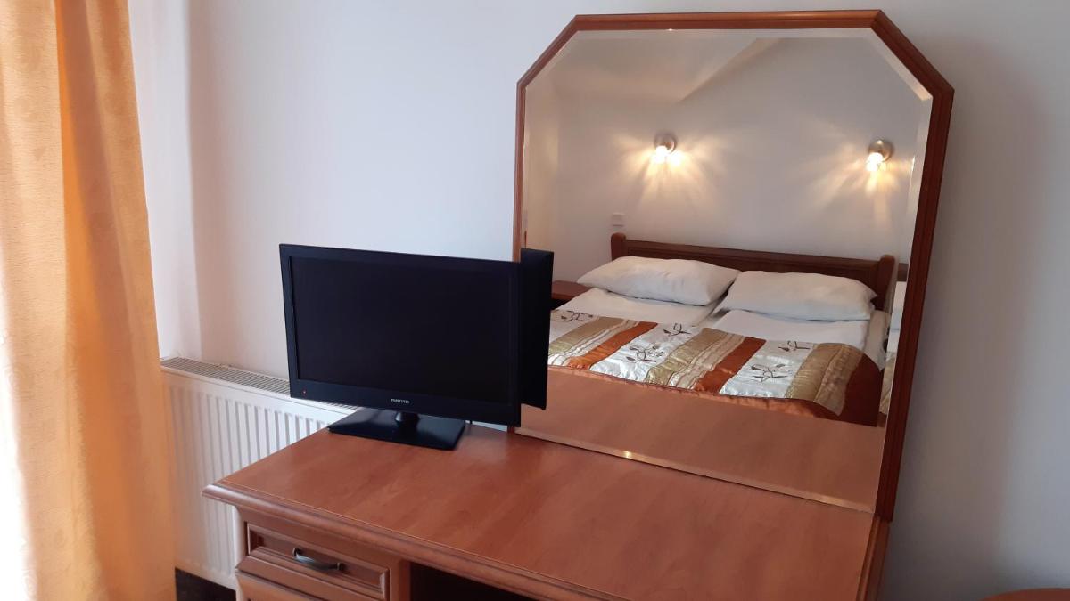 Double Room with Balcony - Photo 7