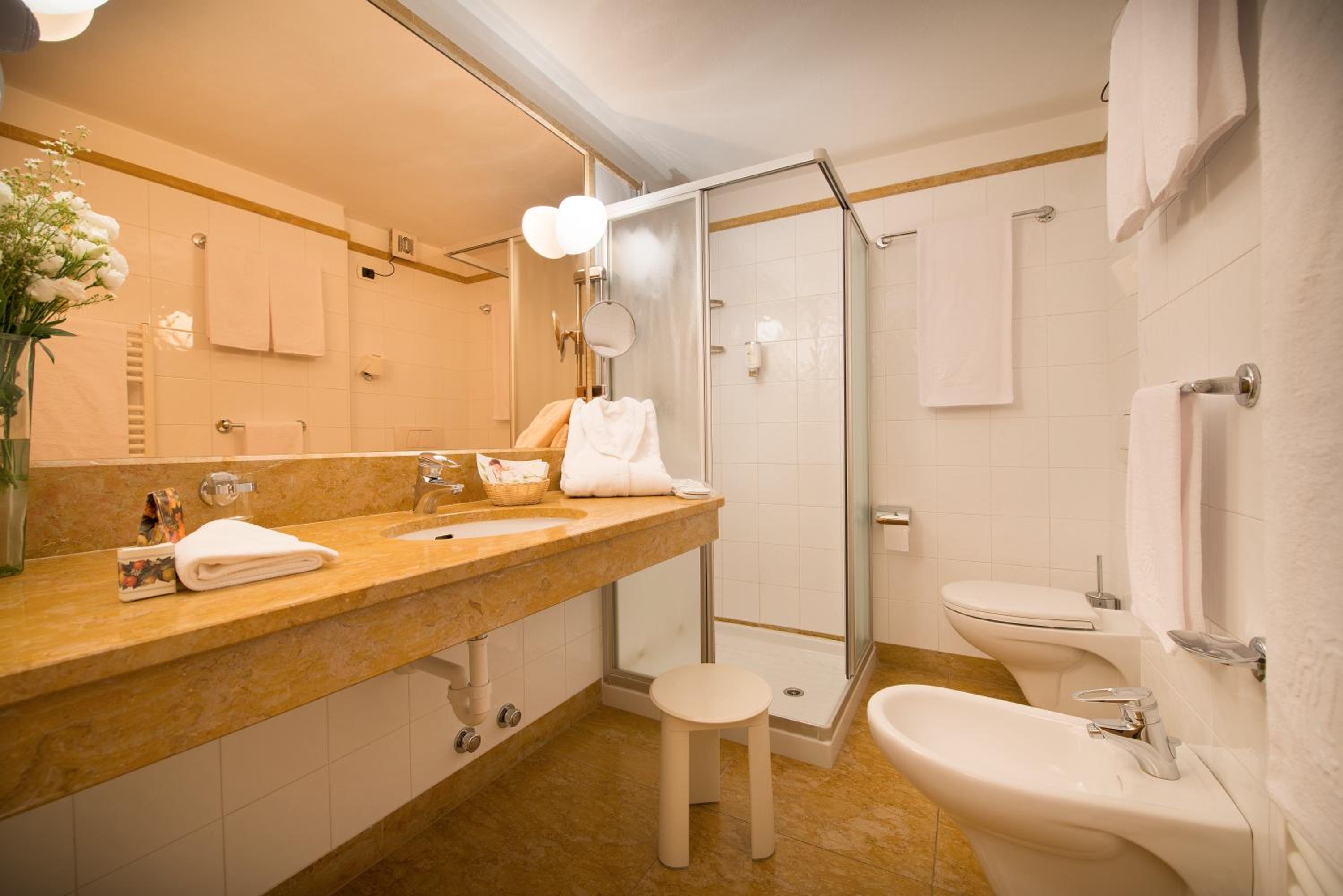 Double or Twin Room - Photo 2