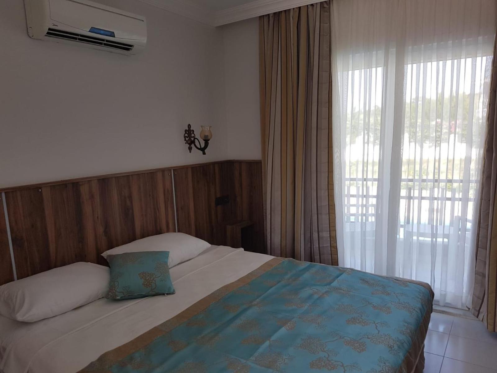 Standard Double Room - Photo 11