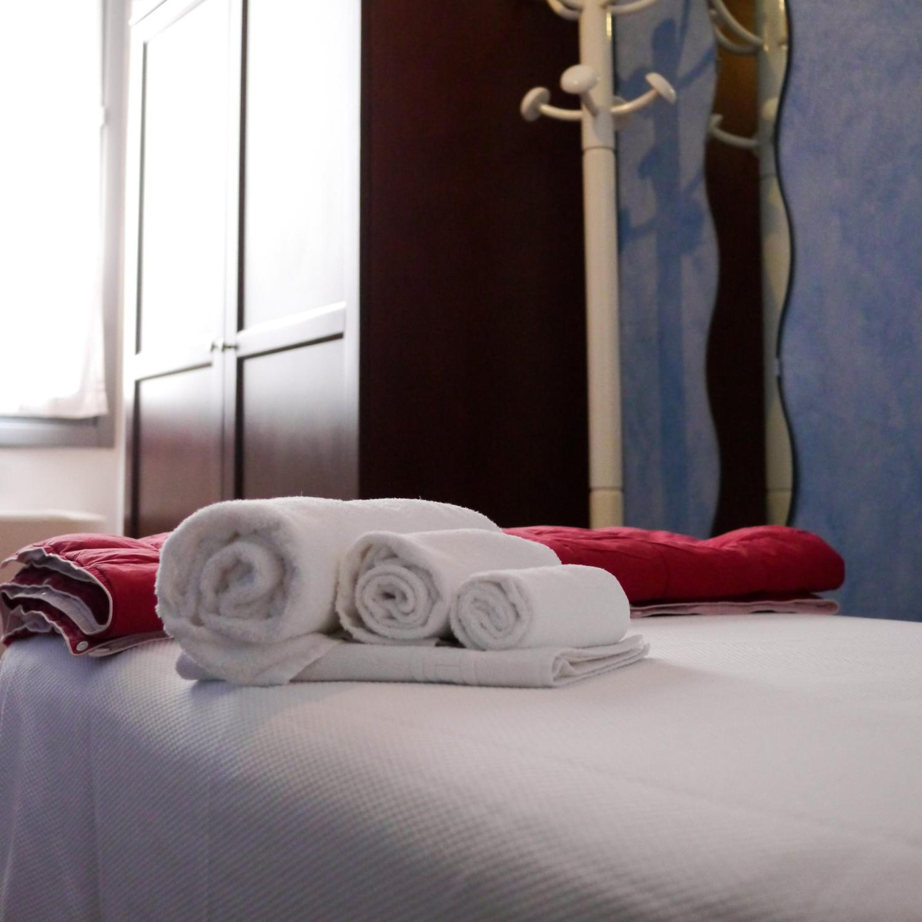 Single Room with Shared Bathroom photo 2