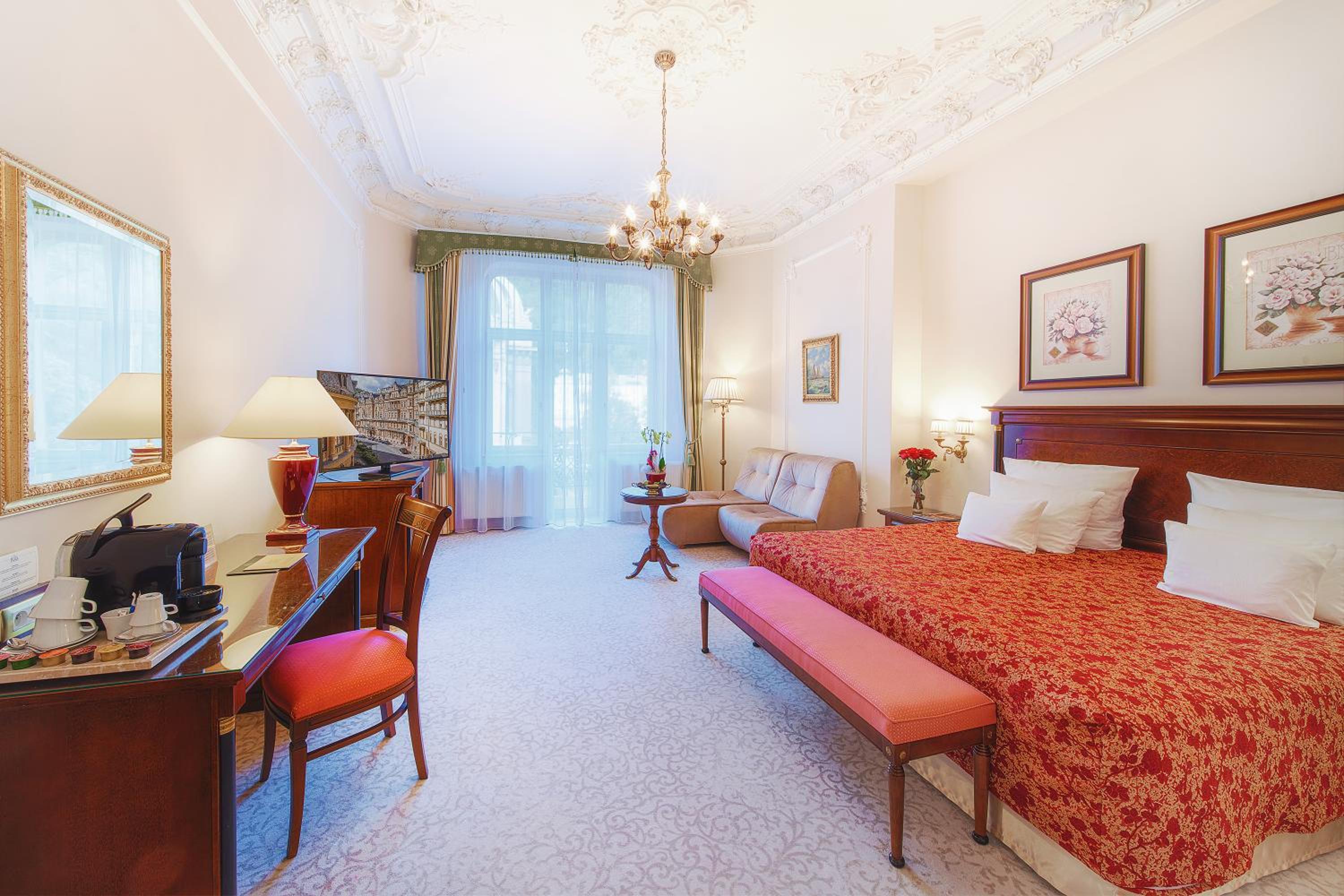 Supreme Double Room with Spa Street View and Entry to Wellness  - Photo 4