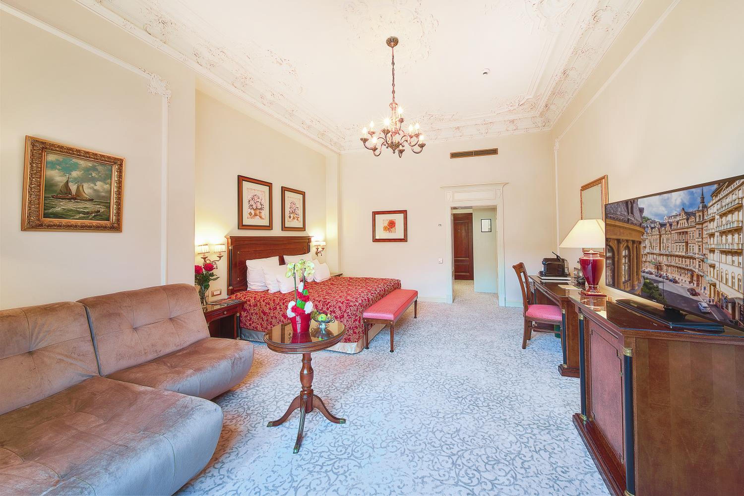 Supreme Double Room with Spa Street View and Entry to Wellness  - Photo 1