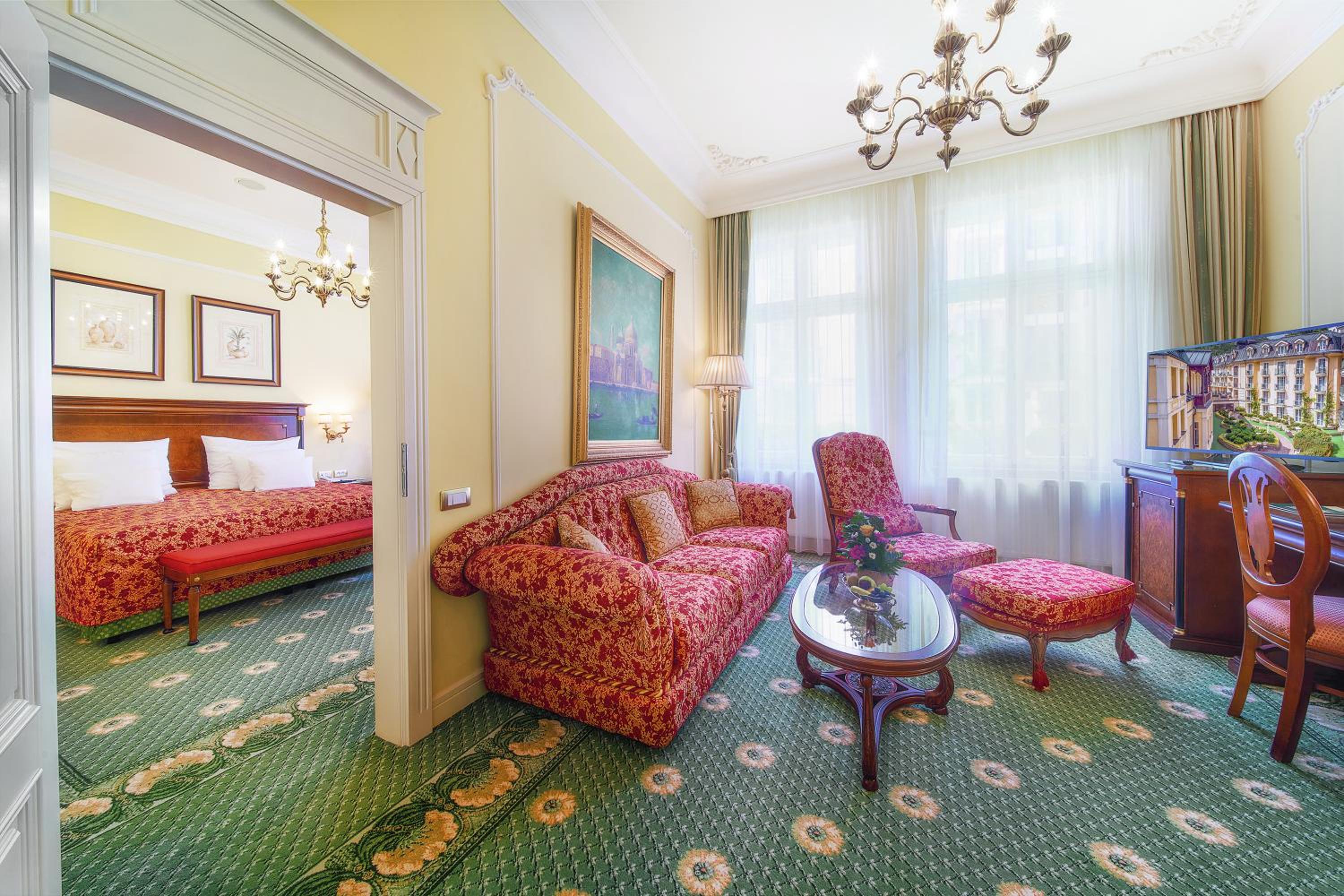 Deluxe Suite with Entry to Wellness - Photo 1