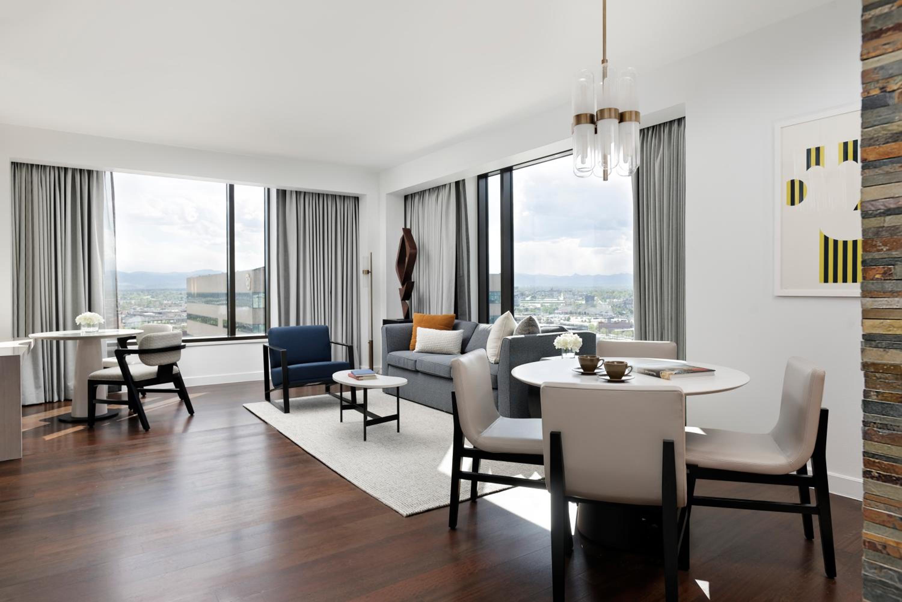 One-Bedroom Suite - Photo 2