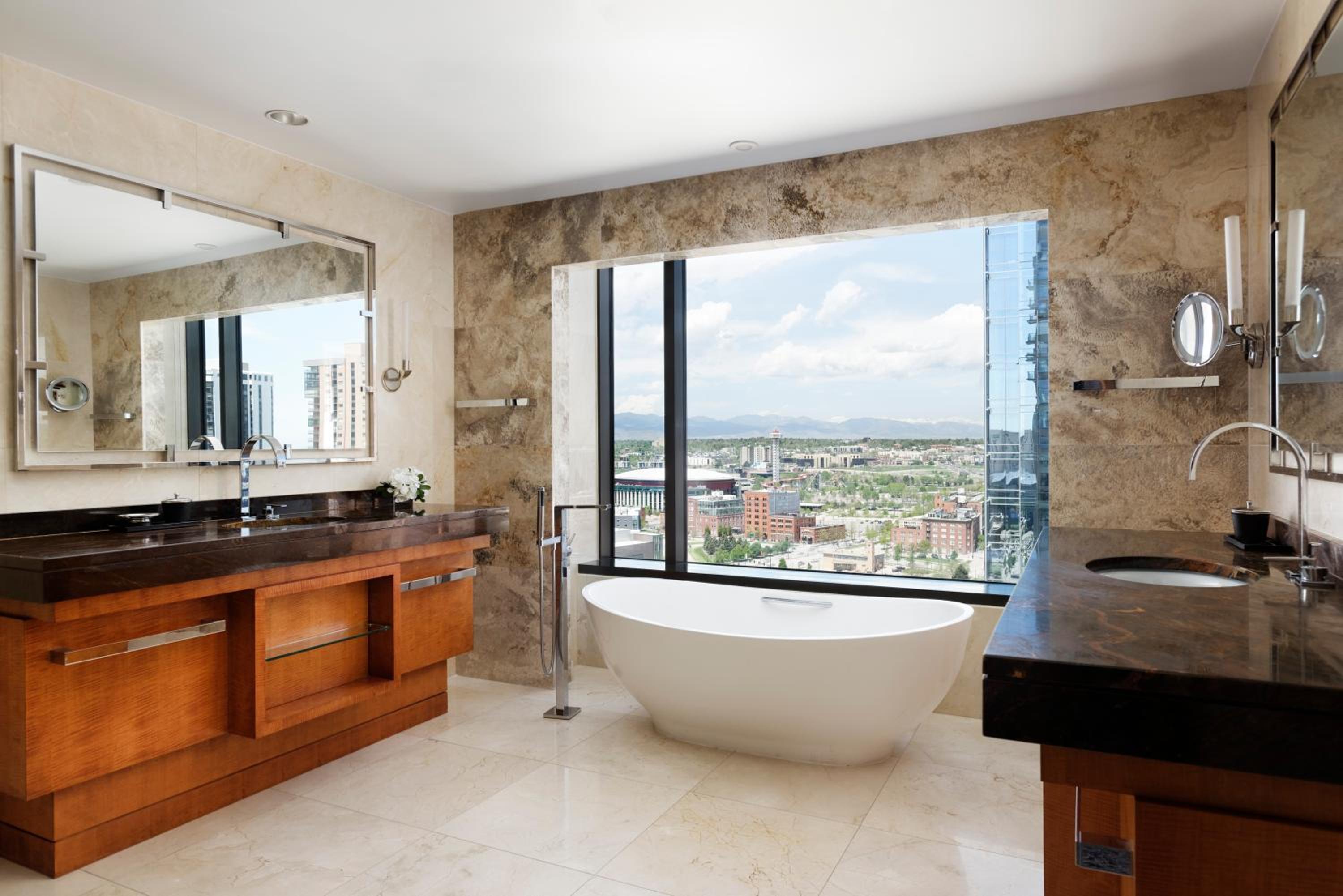 Premier King Suite - Photo 5