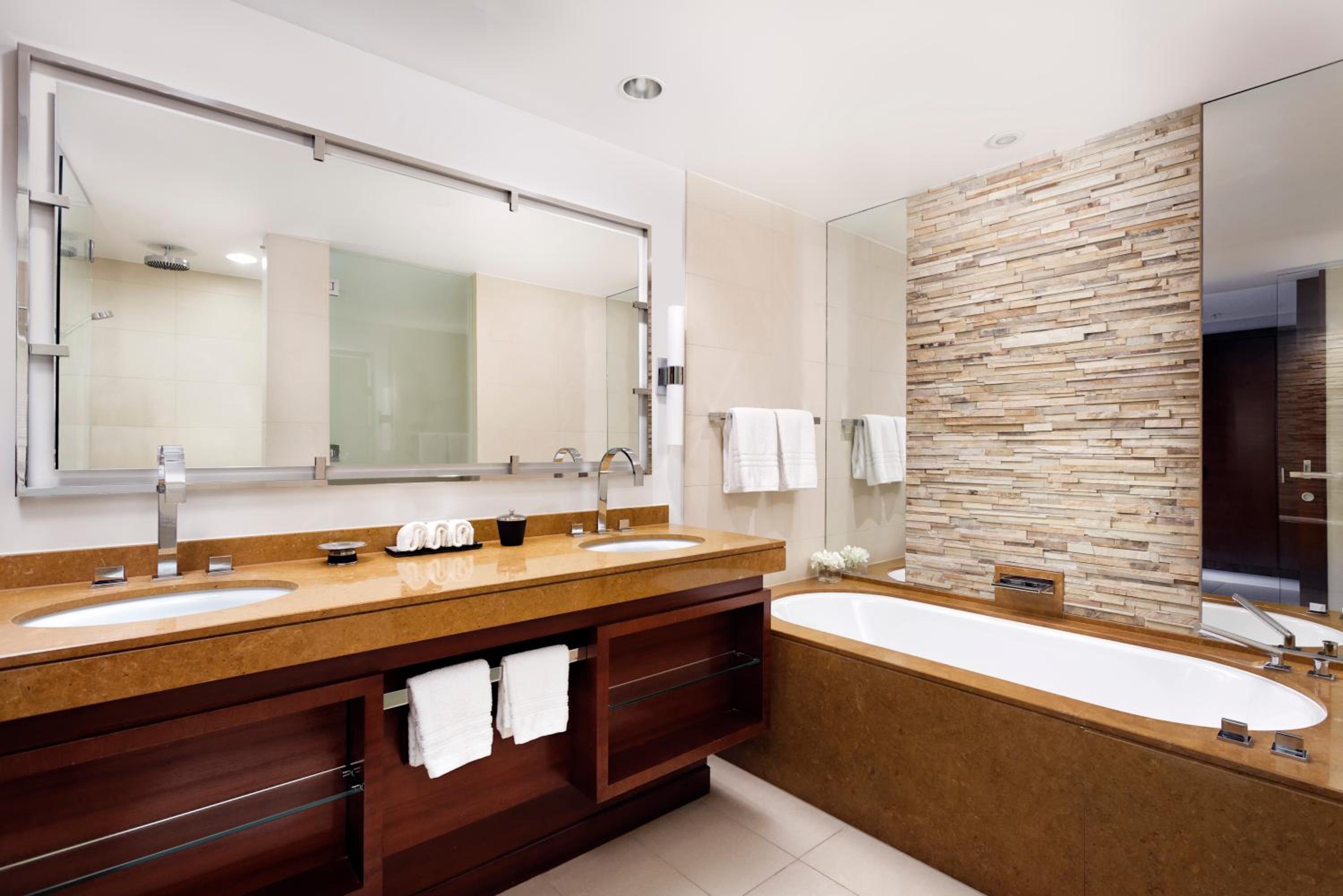 Superior King Room - Photo 2