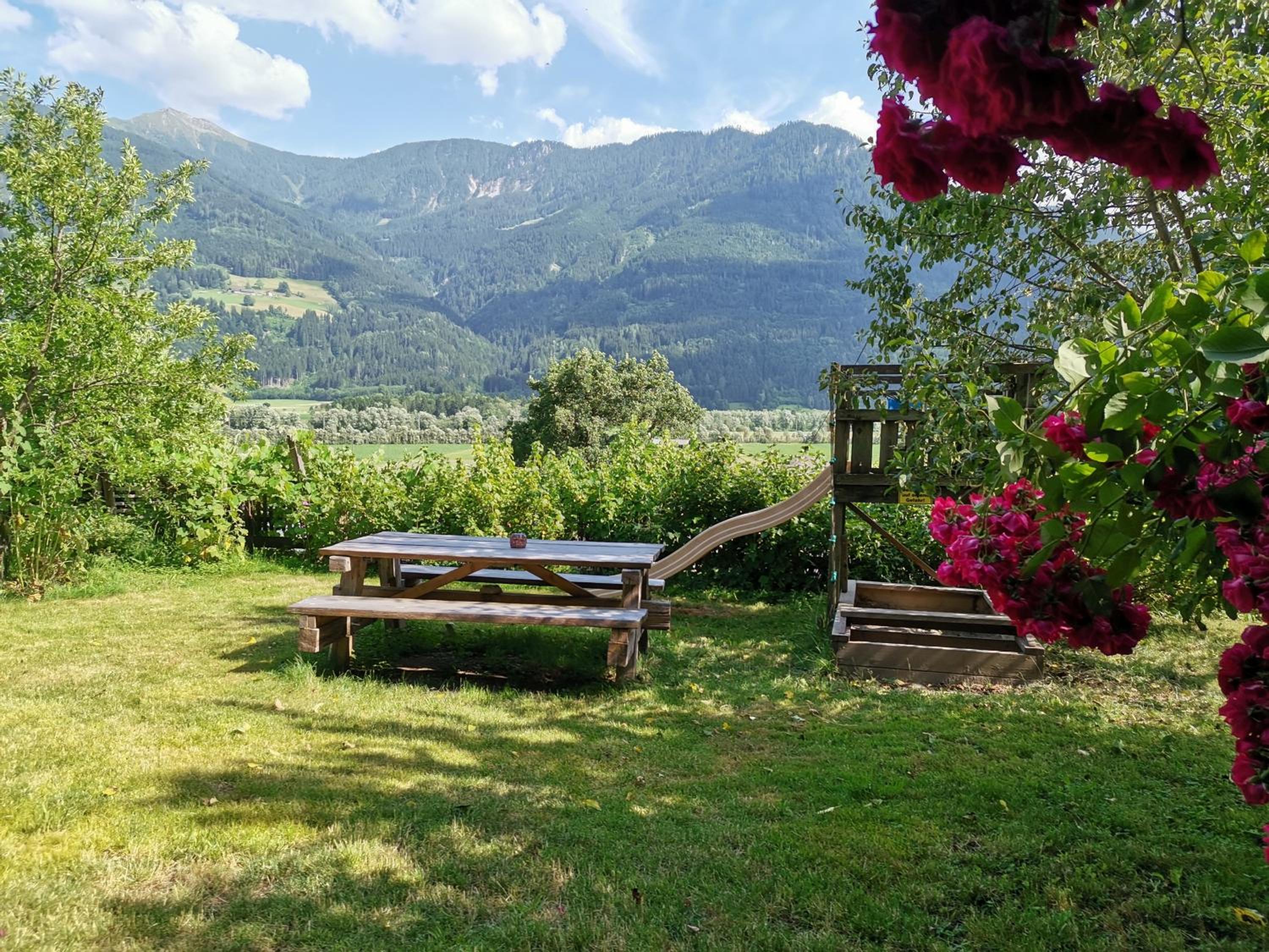Apartment with Mountain View - Photo 5