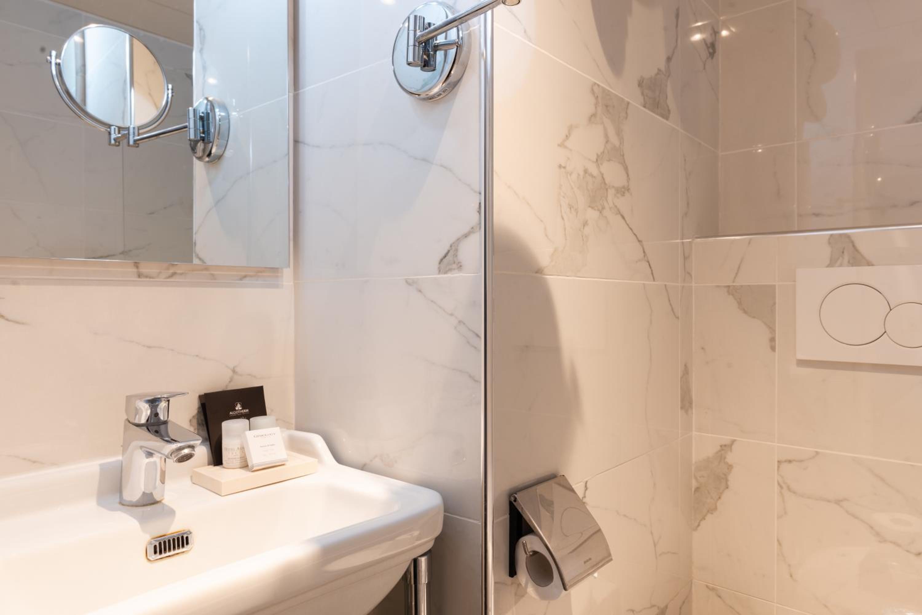 Standard Double or Twin Room with Balcony photo 3