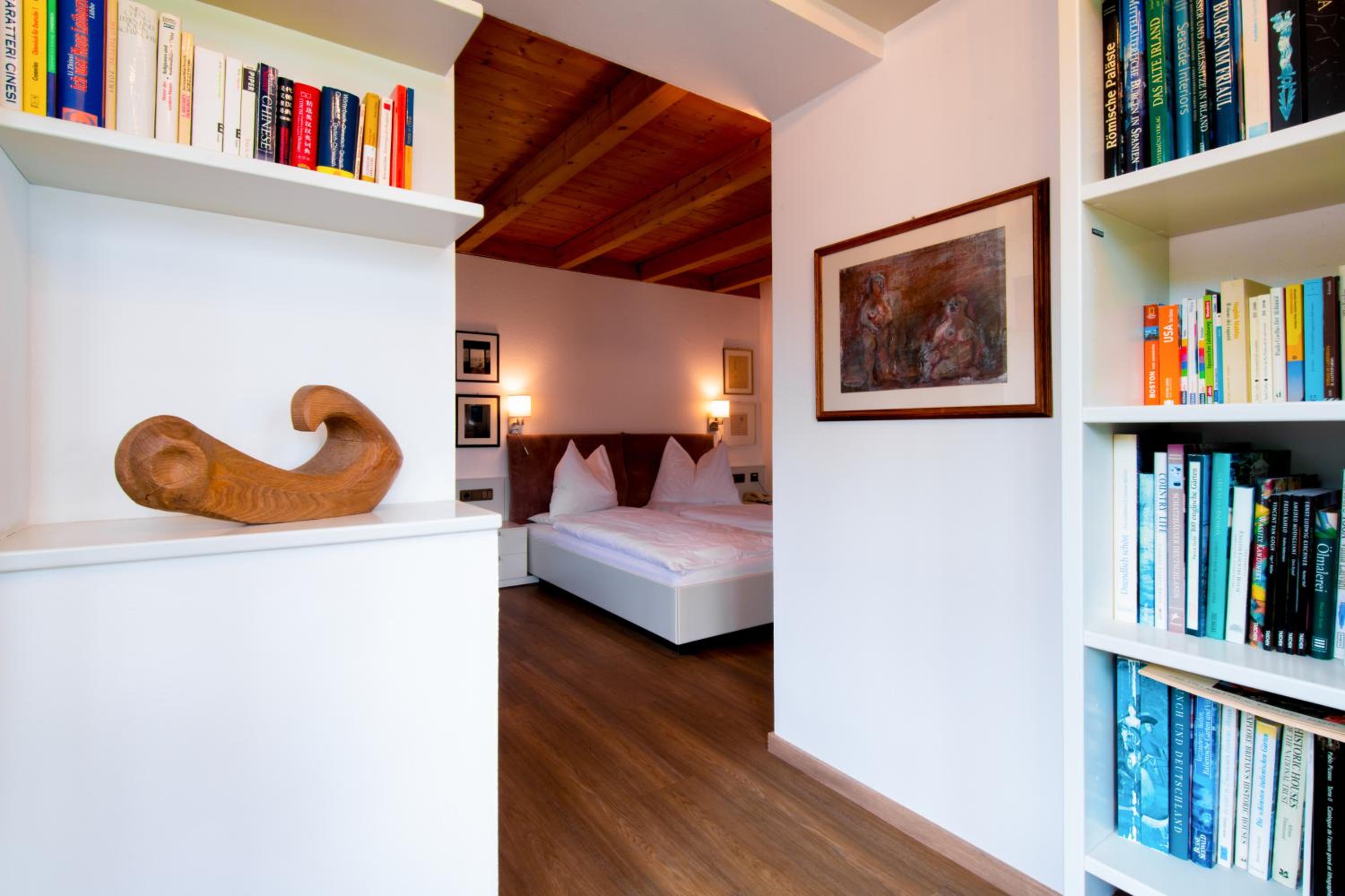 Tower Suite - Photo 7