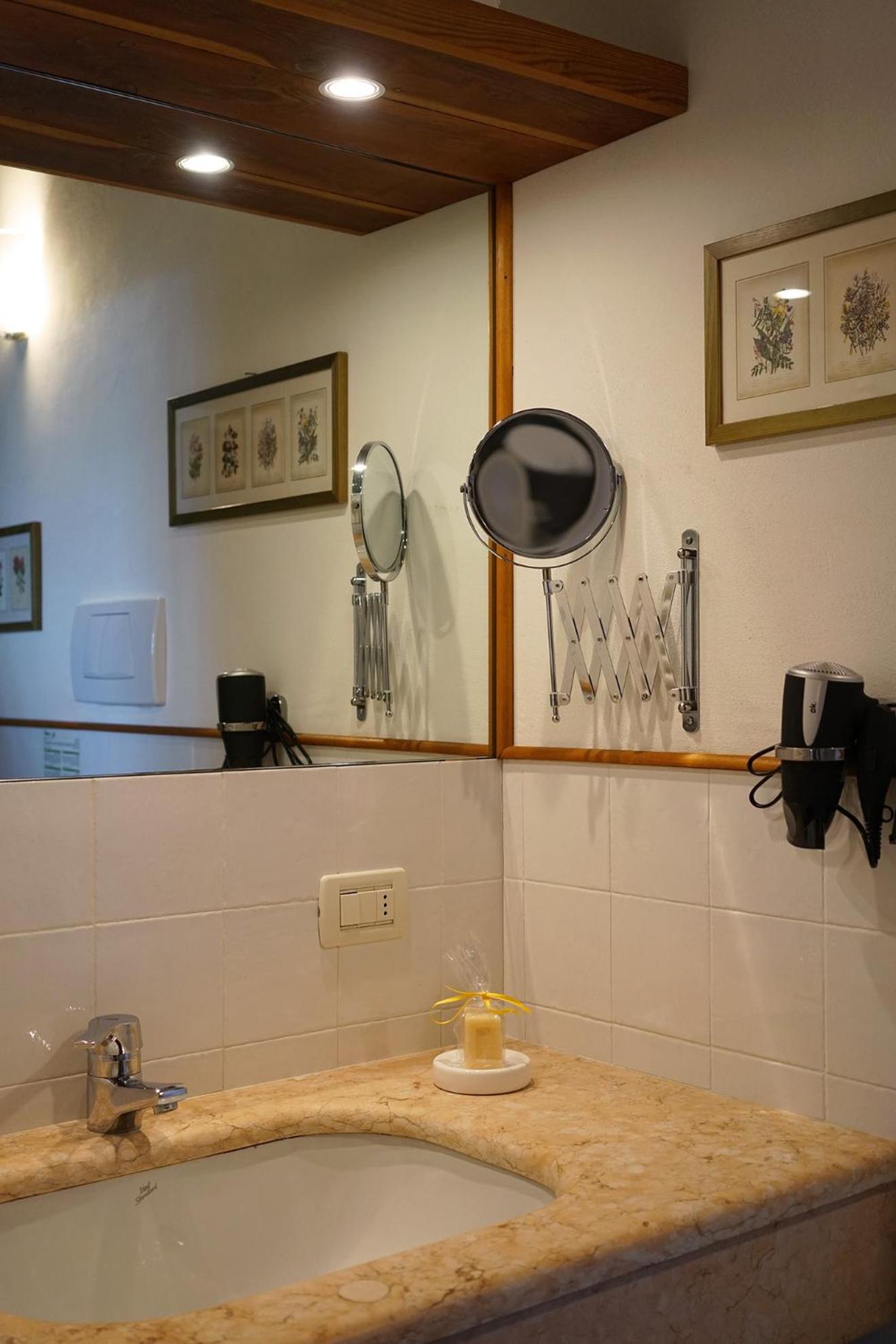 Small Double Room - Photo 3