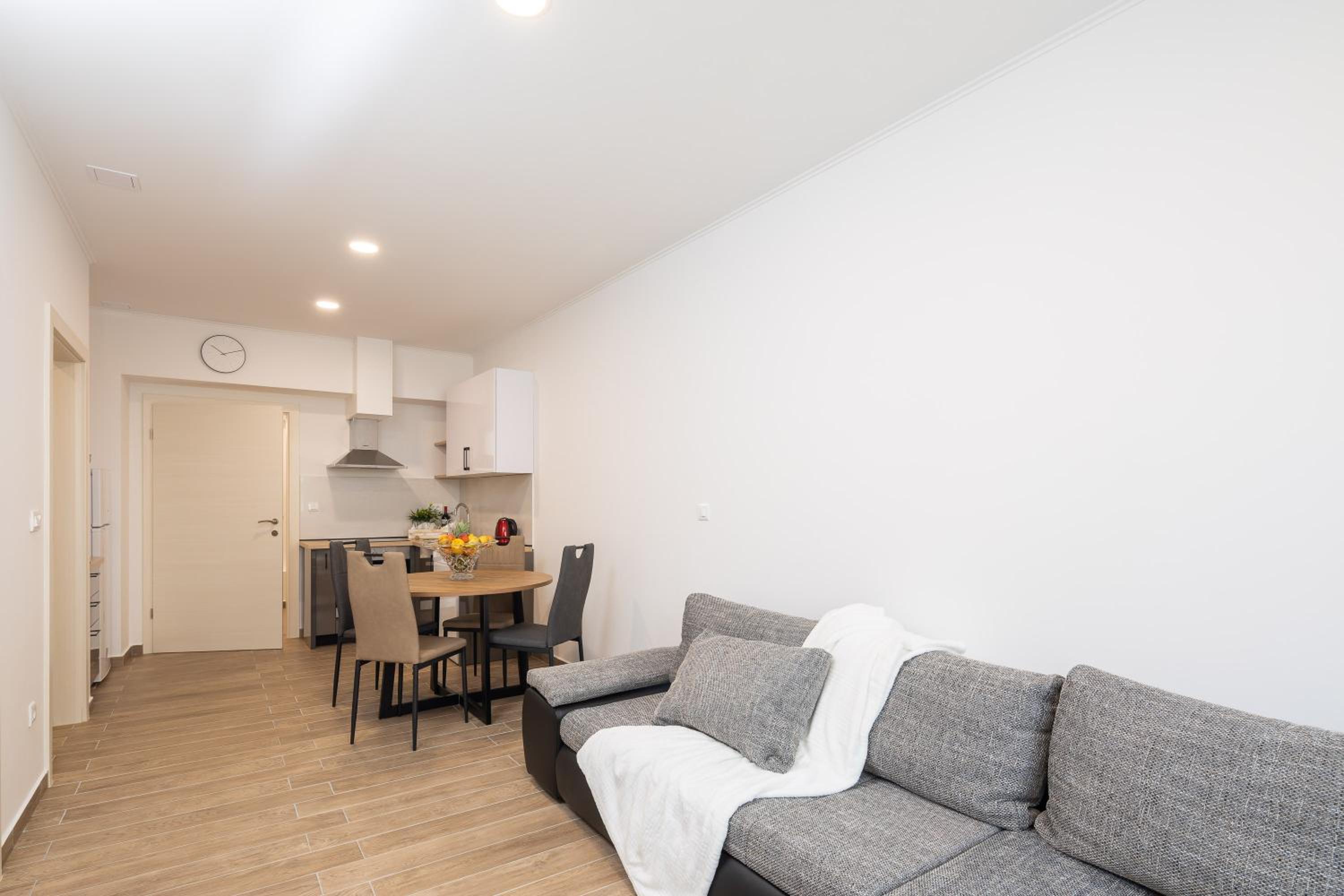 One-Bedroom Apartment photo 2