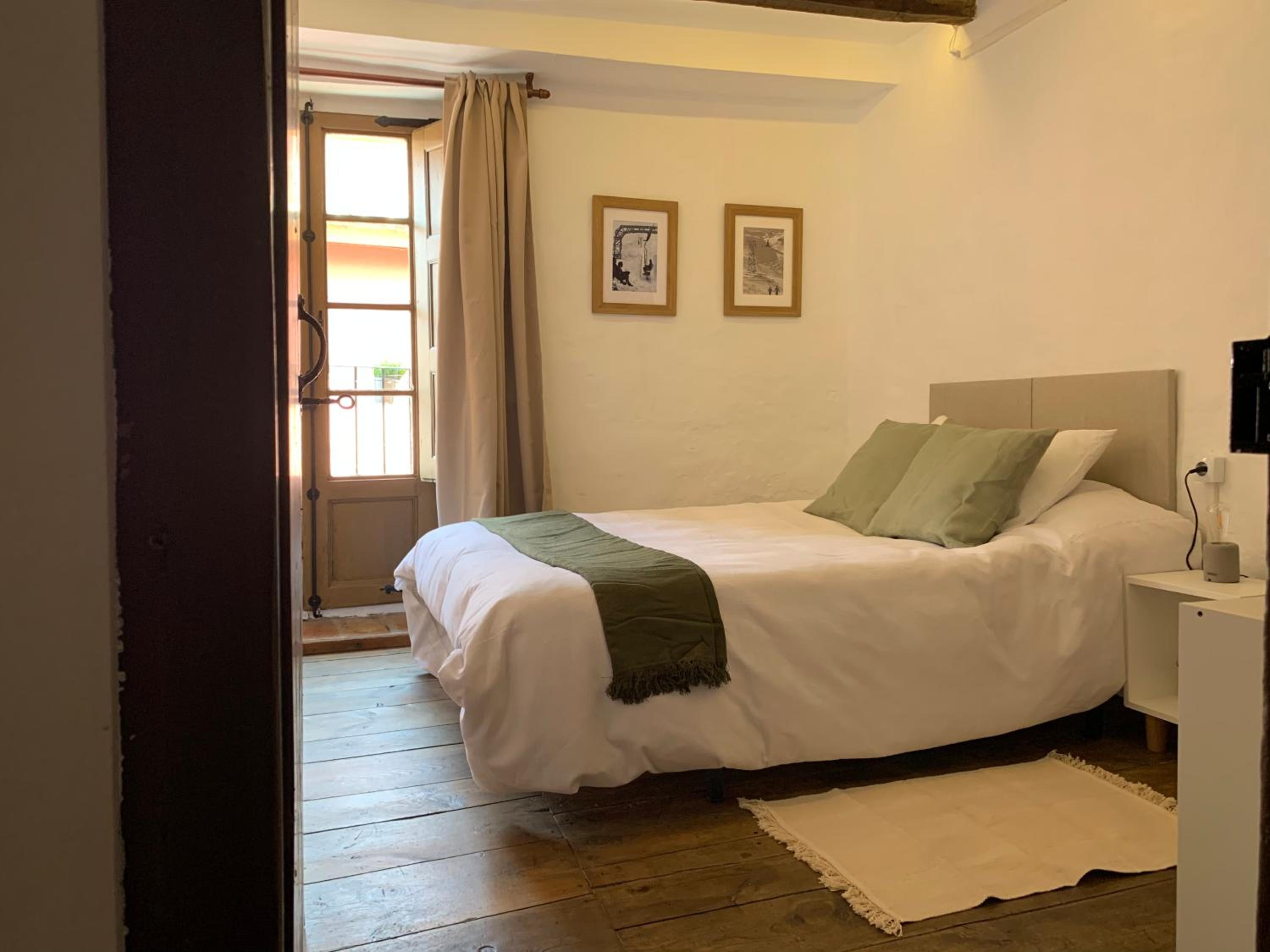 Double Room with Balcony - Photo 1