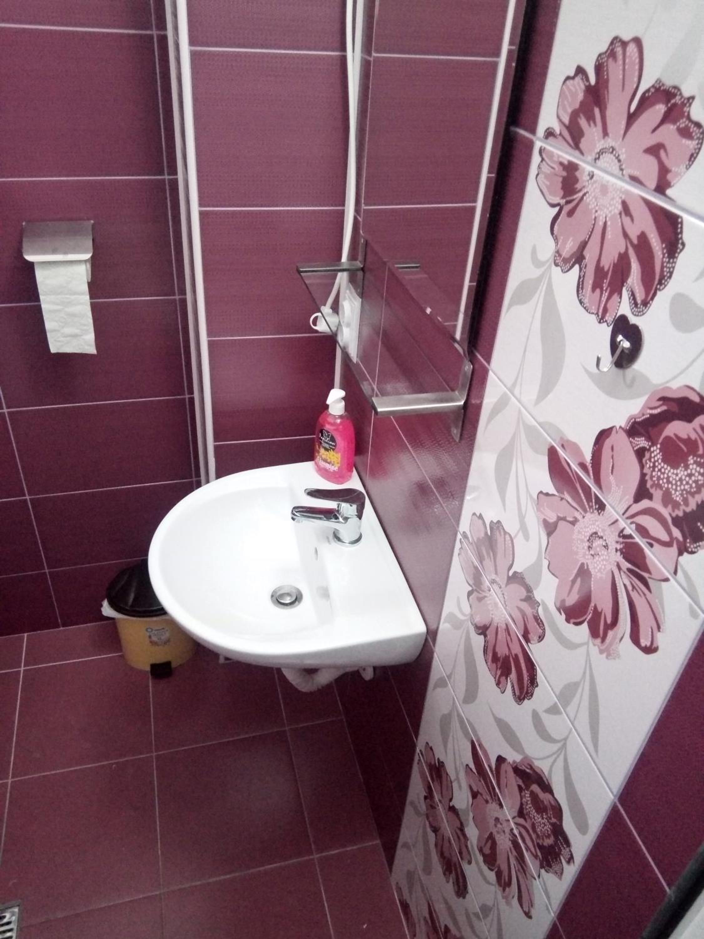 Budget Double Room - Photo 10
