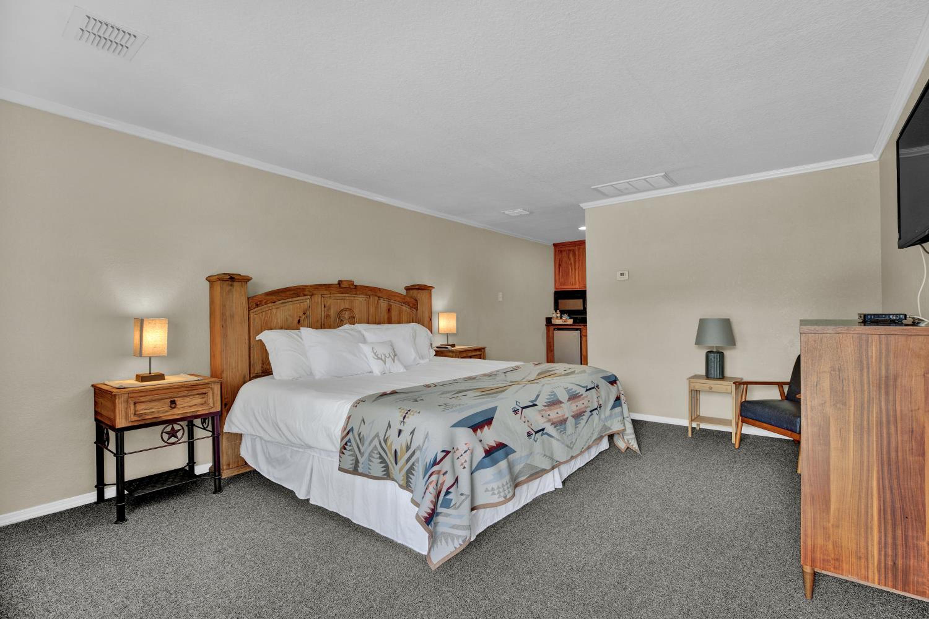 Standard King Room photo 1
