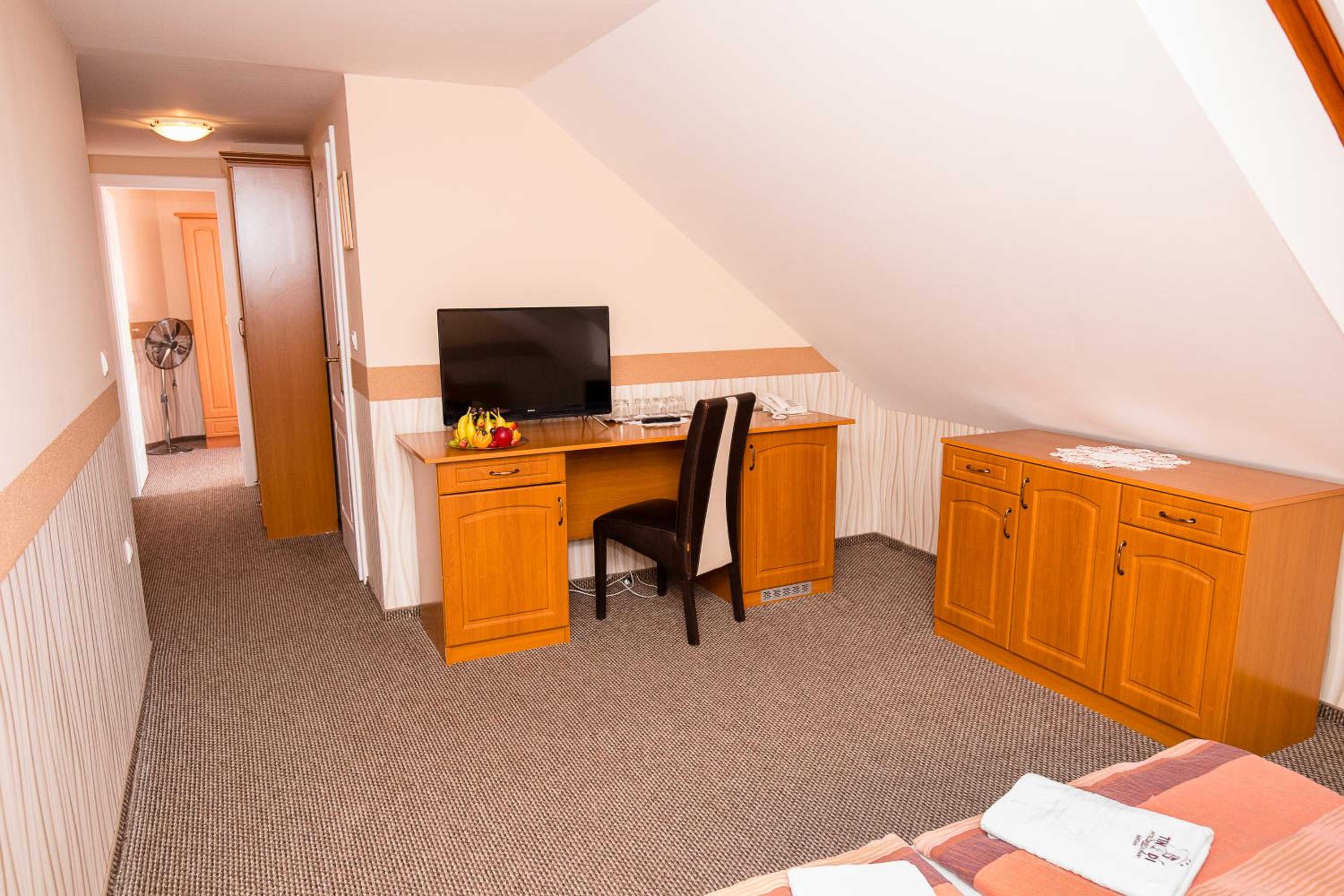 Superior Quadruple Room - Photo 12