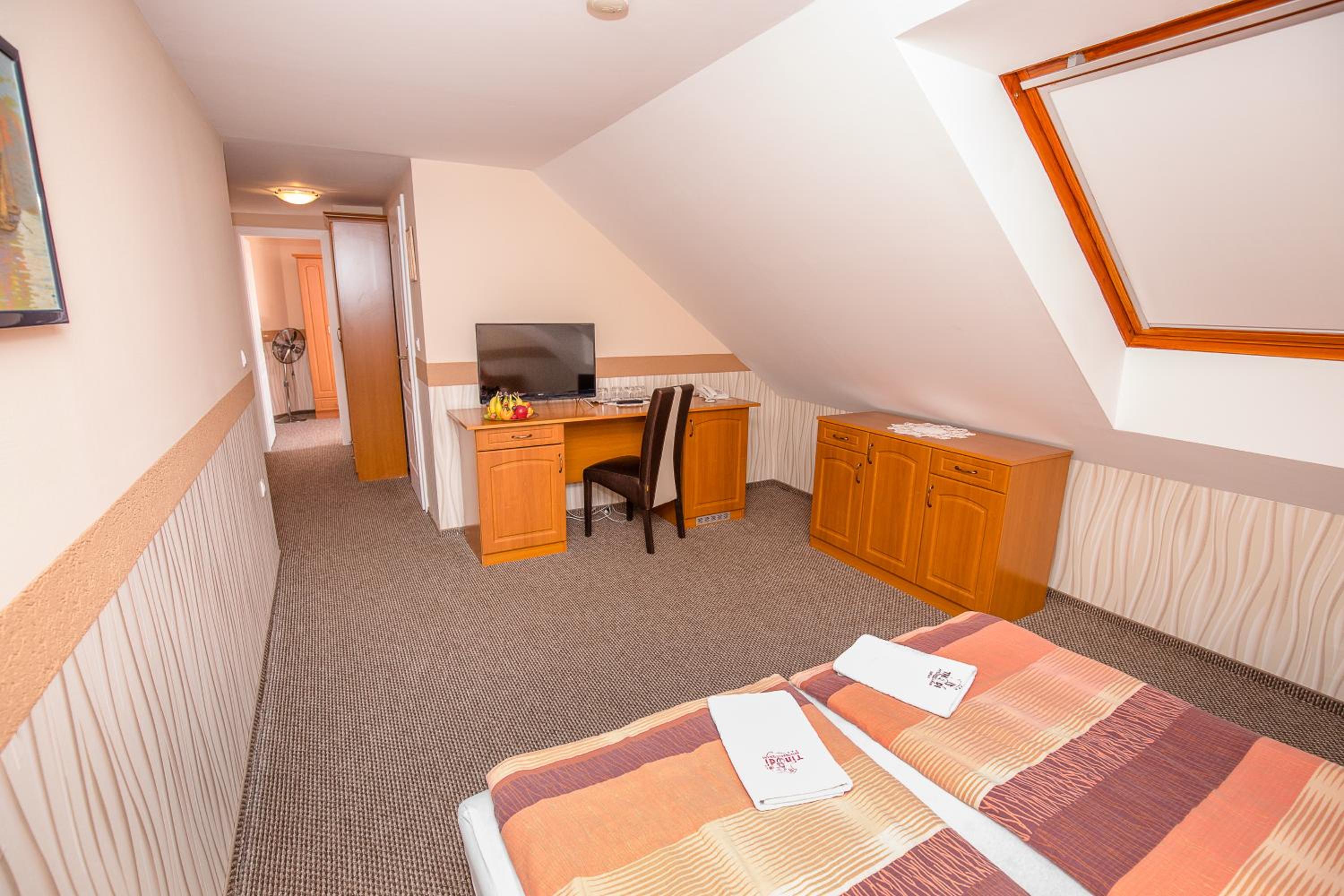 Superior Quadruple Room - Photo 1