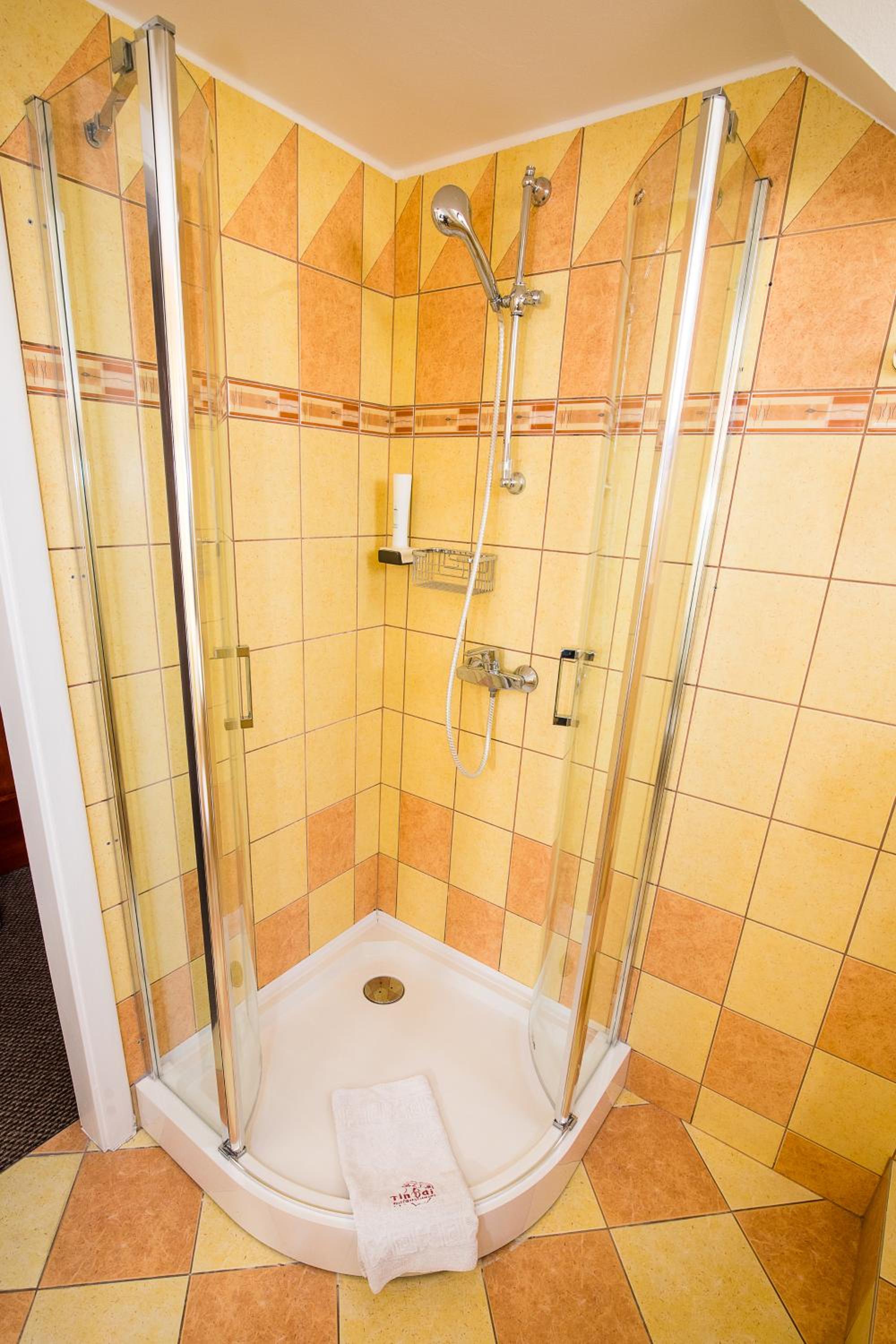 Superior Quadruple Room - Photo 14