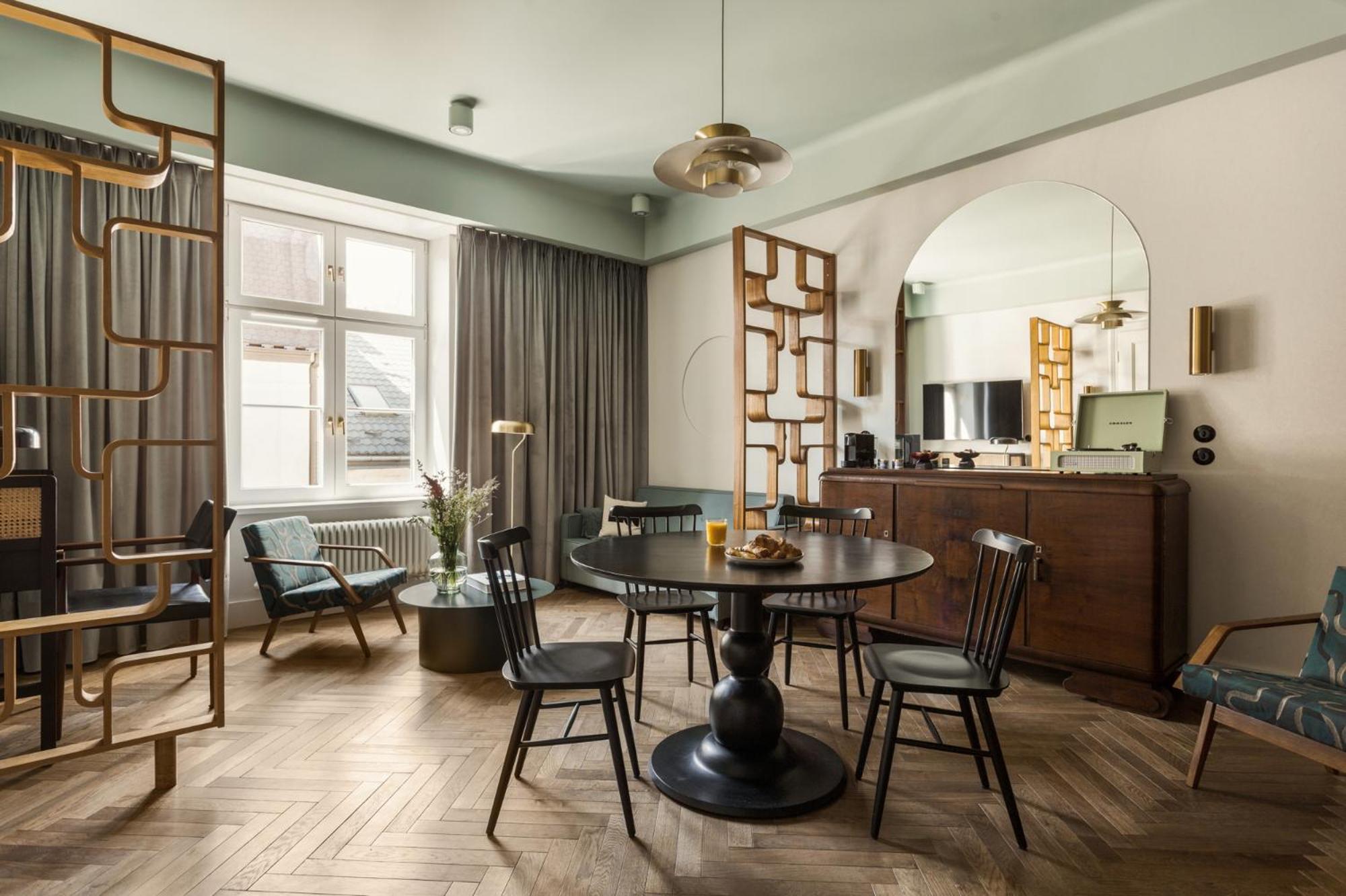 One-Bedroom Apartment