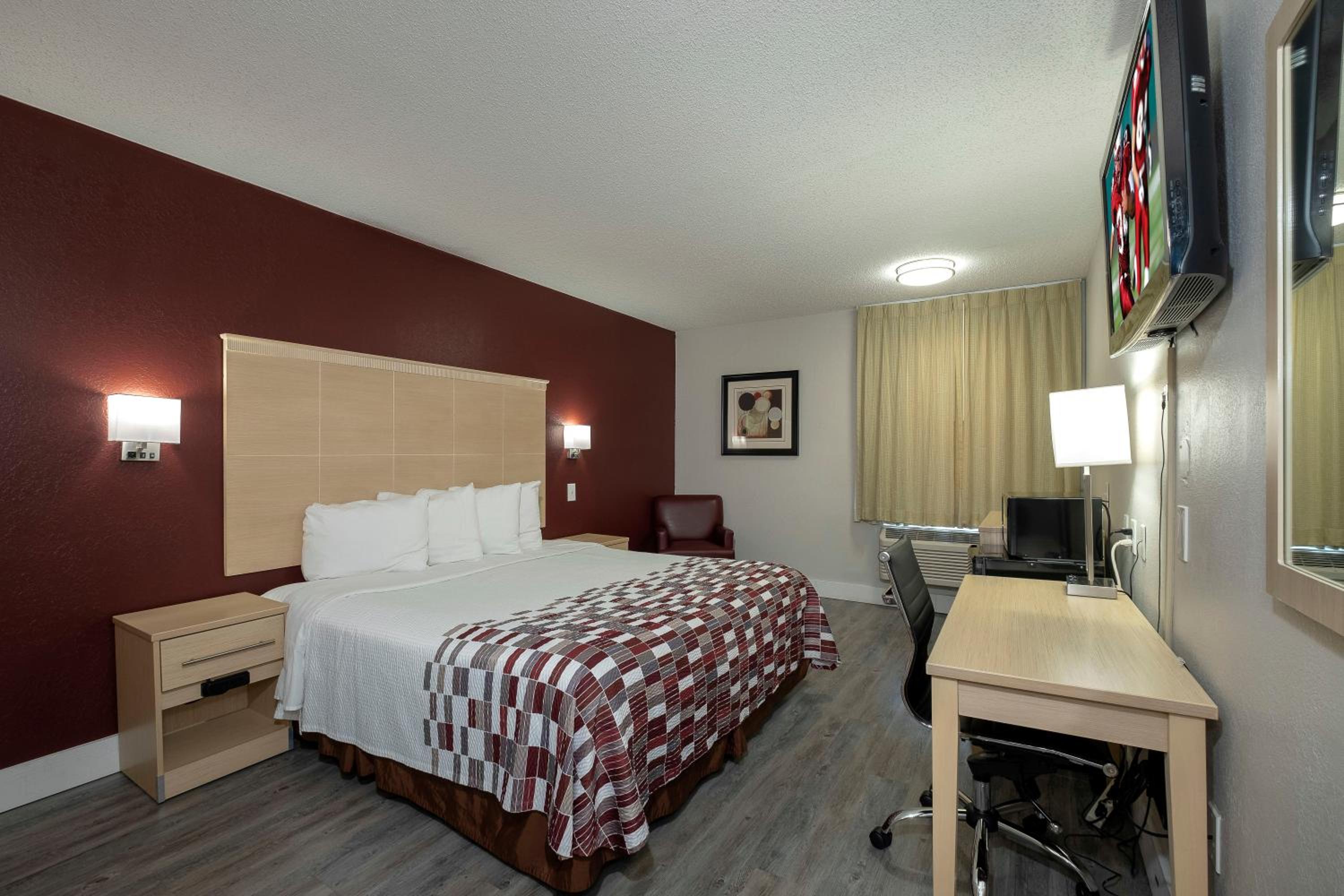 Deluxe King Room Smoke Free - Photo 1