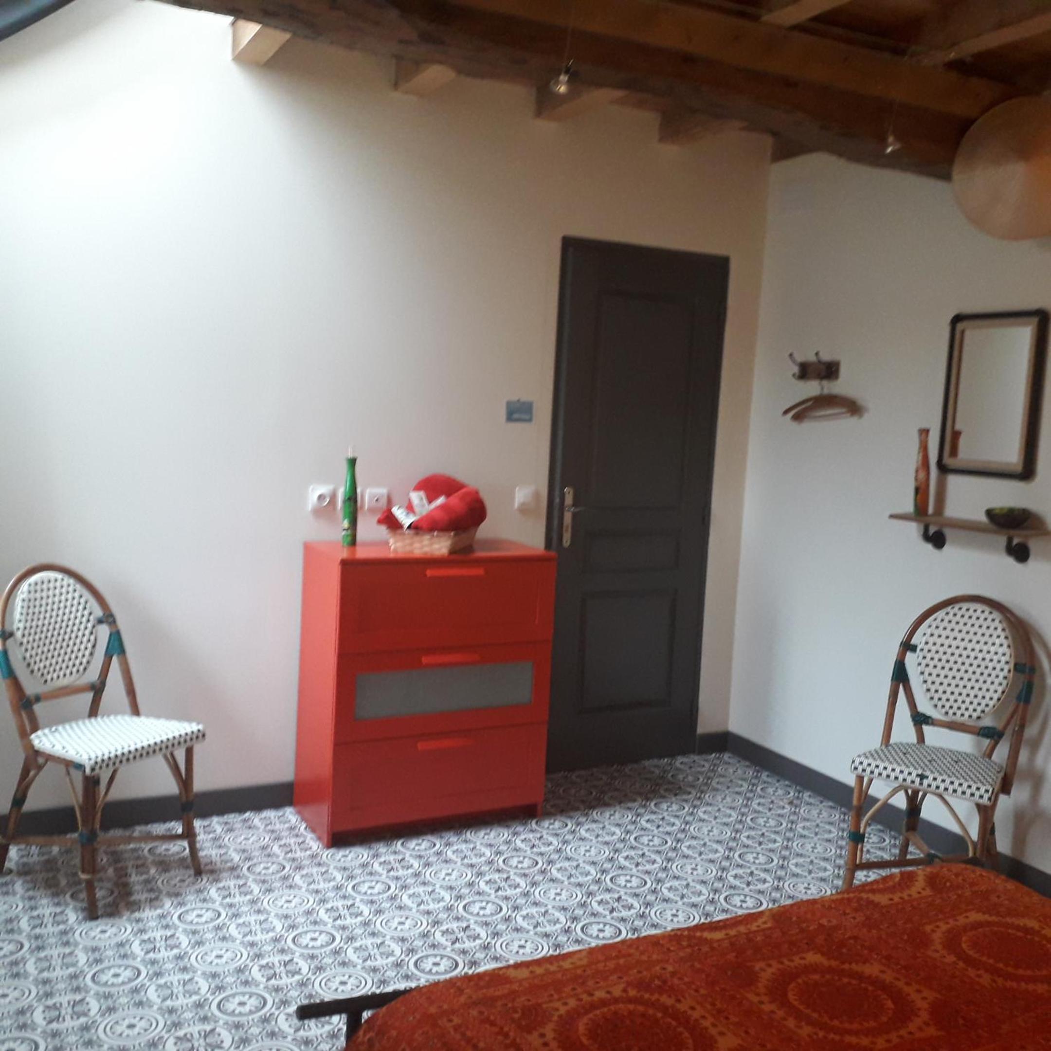 Double Room with Shared Bathroom photo 2