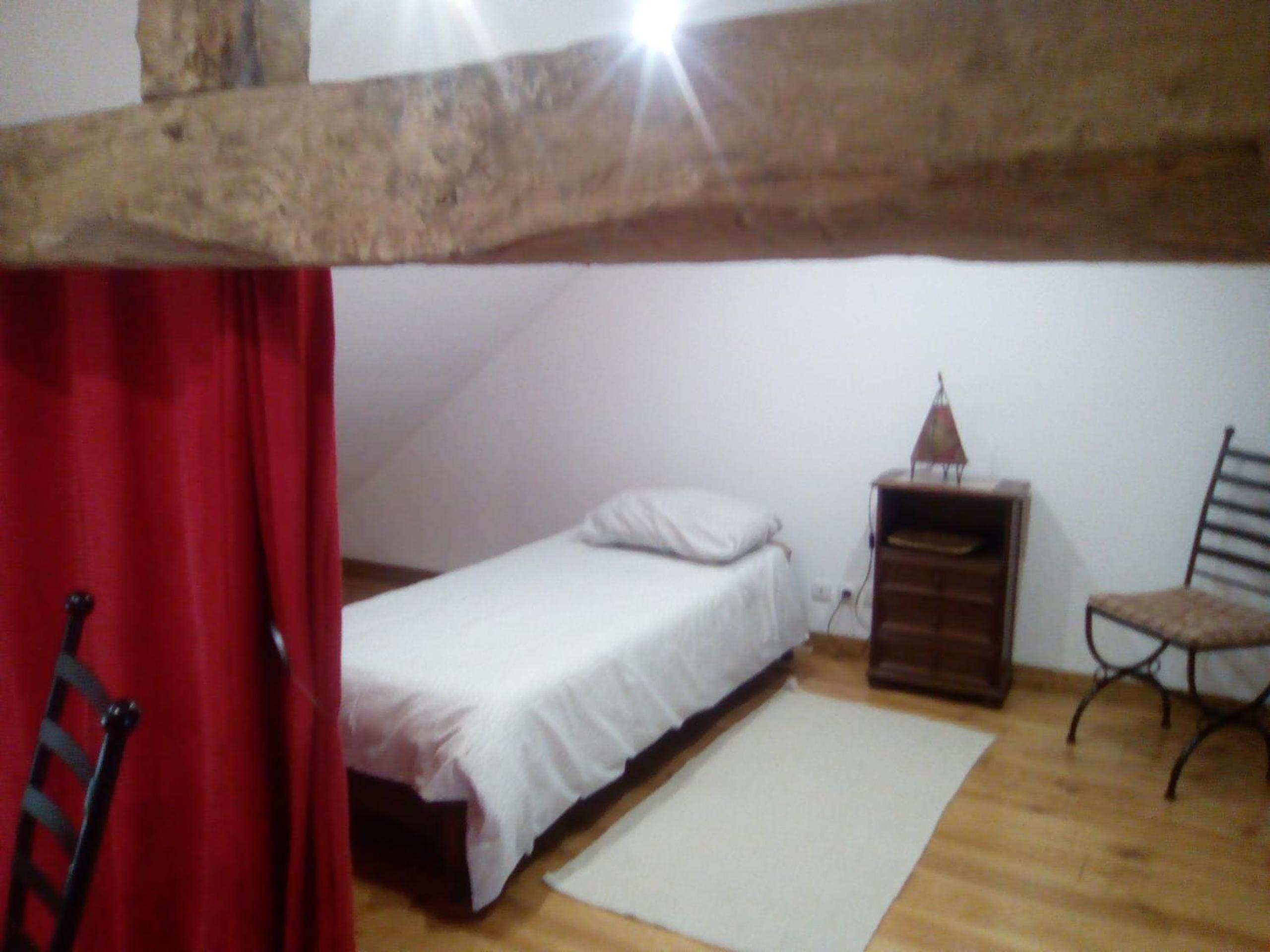 Single Bed in Dormitory Room photo 2