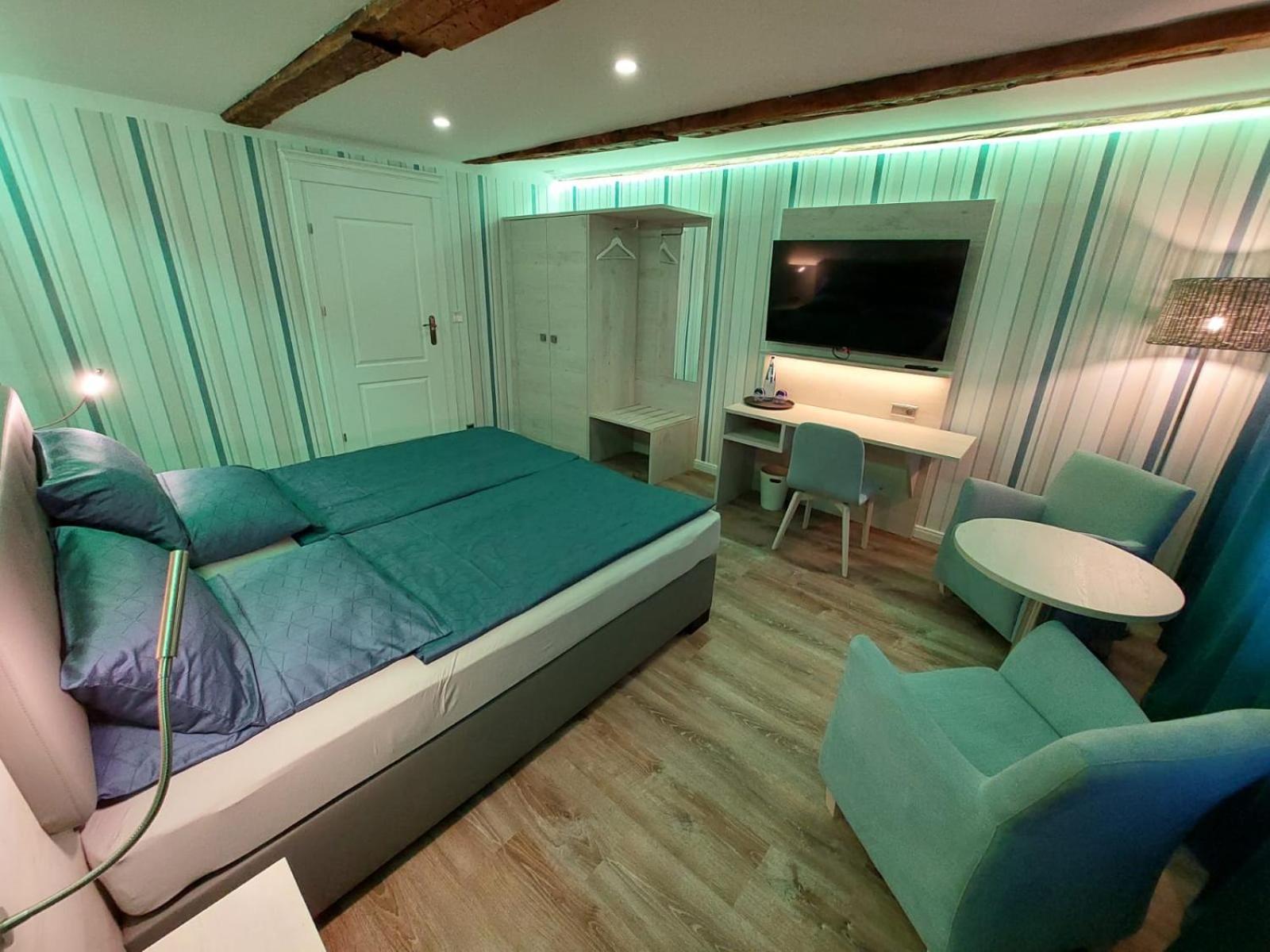 Two-Bedroom Apartment - Photo 8