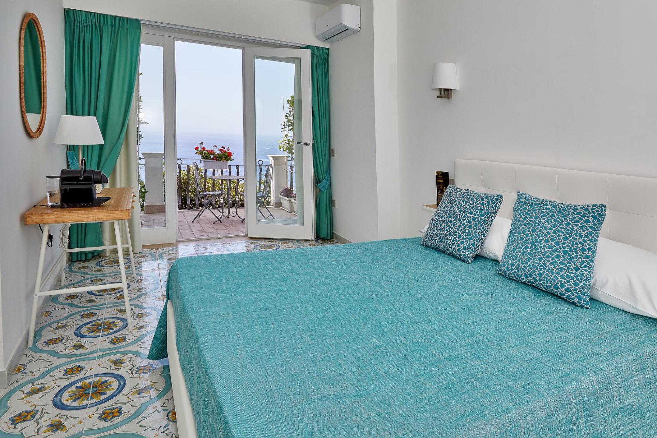 Deluxe Double Room with Sea View - Photo 2
