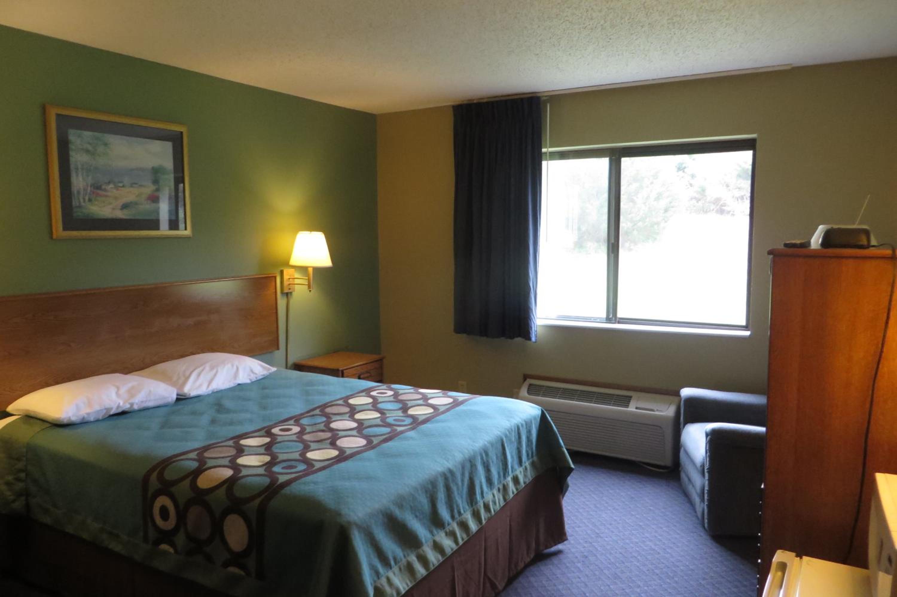 Queen Room - Non-Smoking - Photo 1