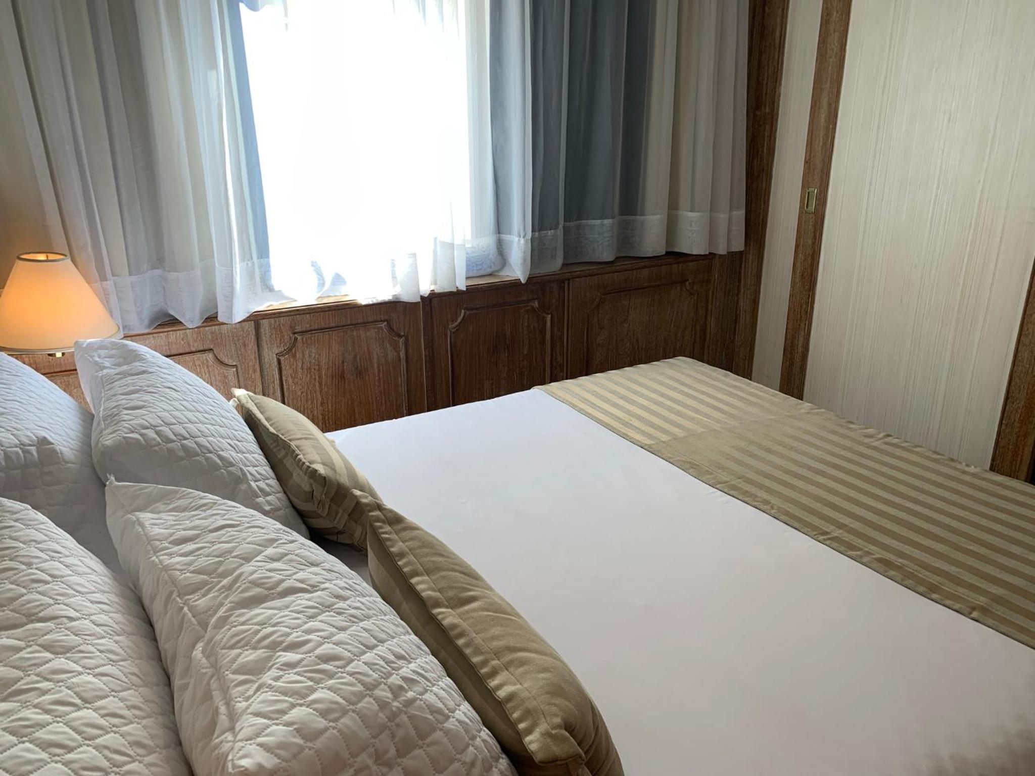Standard Queen Room - Photo 12