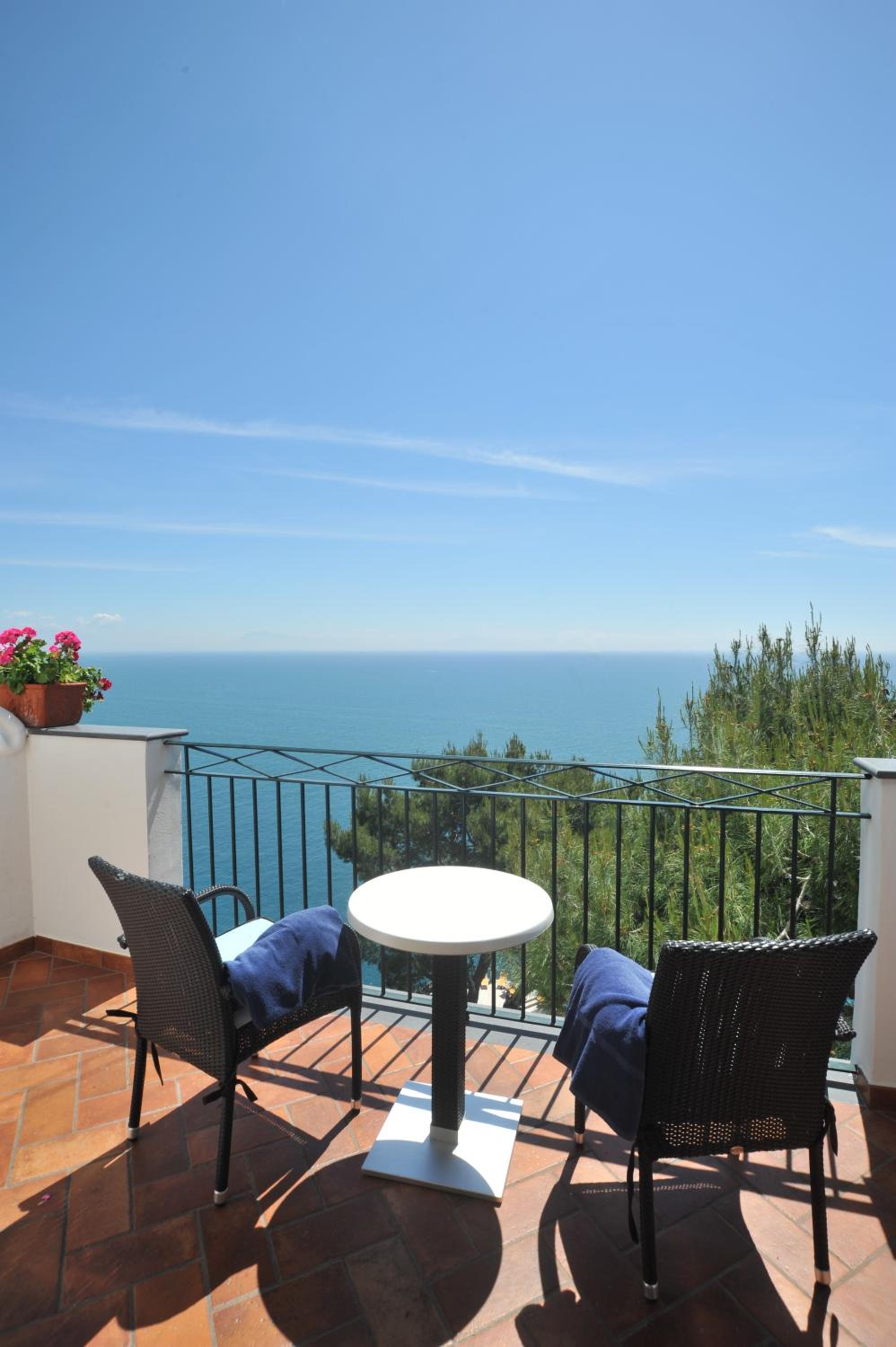 Standard Double Room with Sea View - Photo 8
