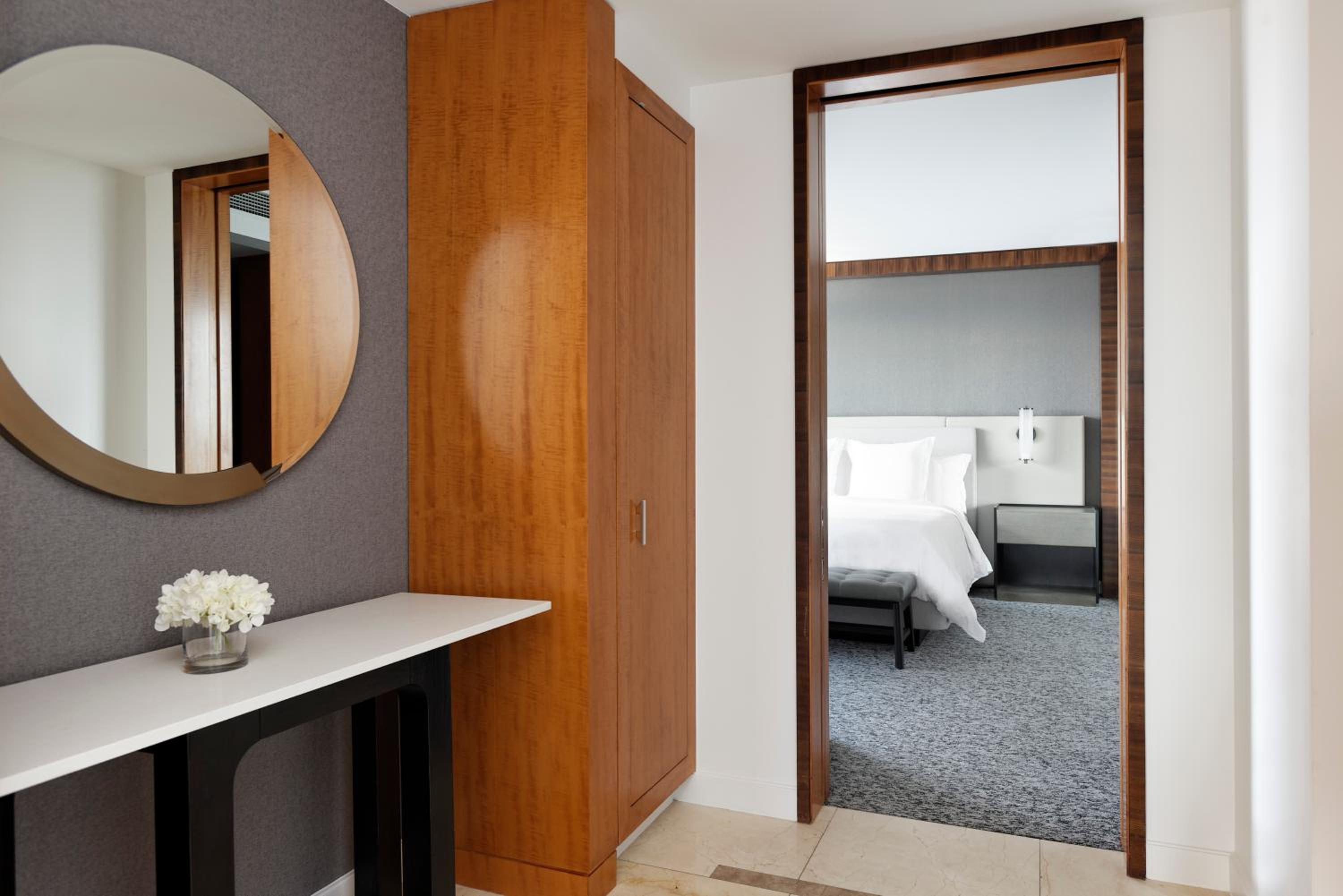 One-Bedroom Suite - Photo 3