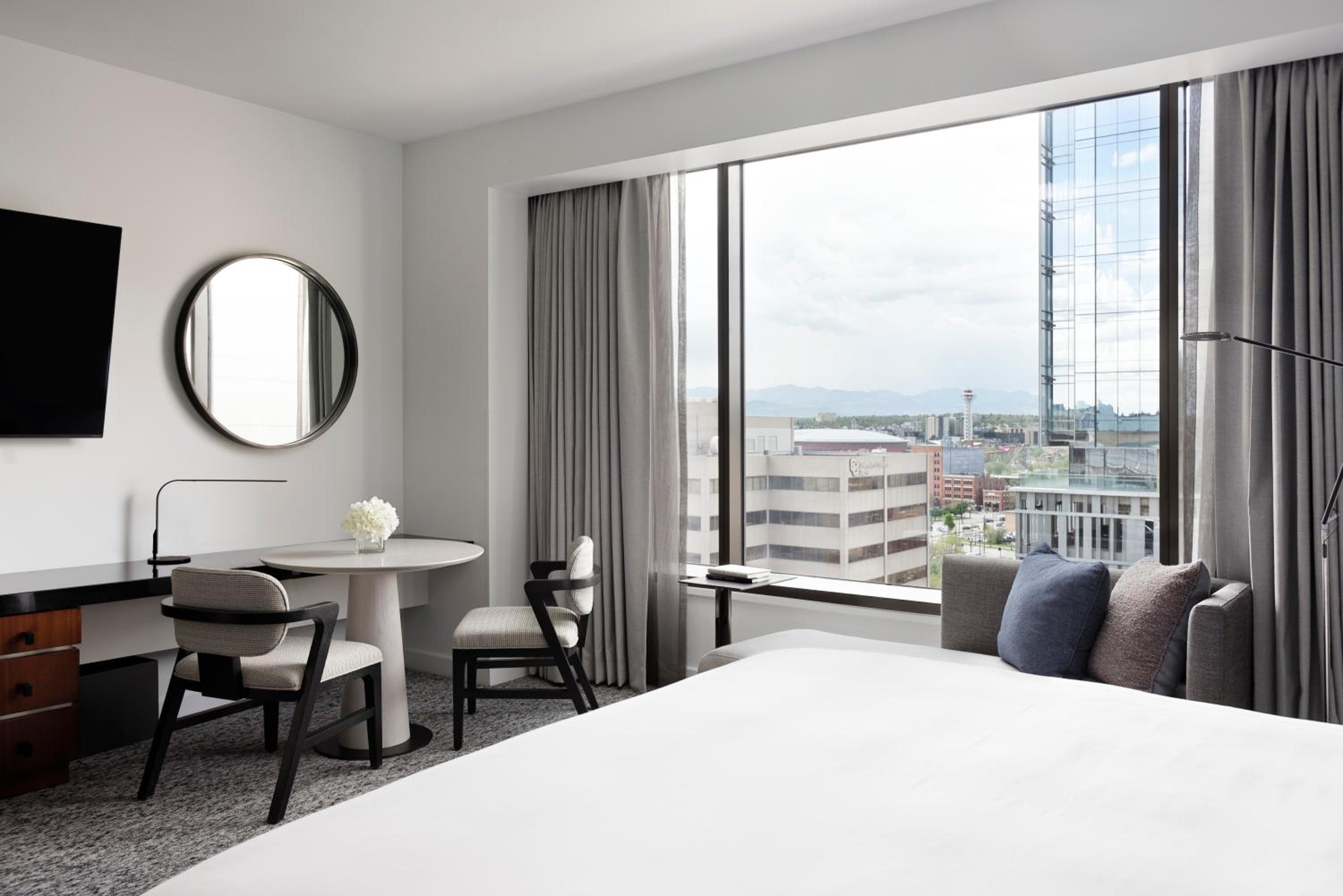 Deluxe Mountain King Room - Photo 3