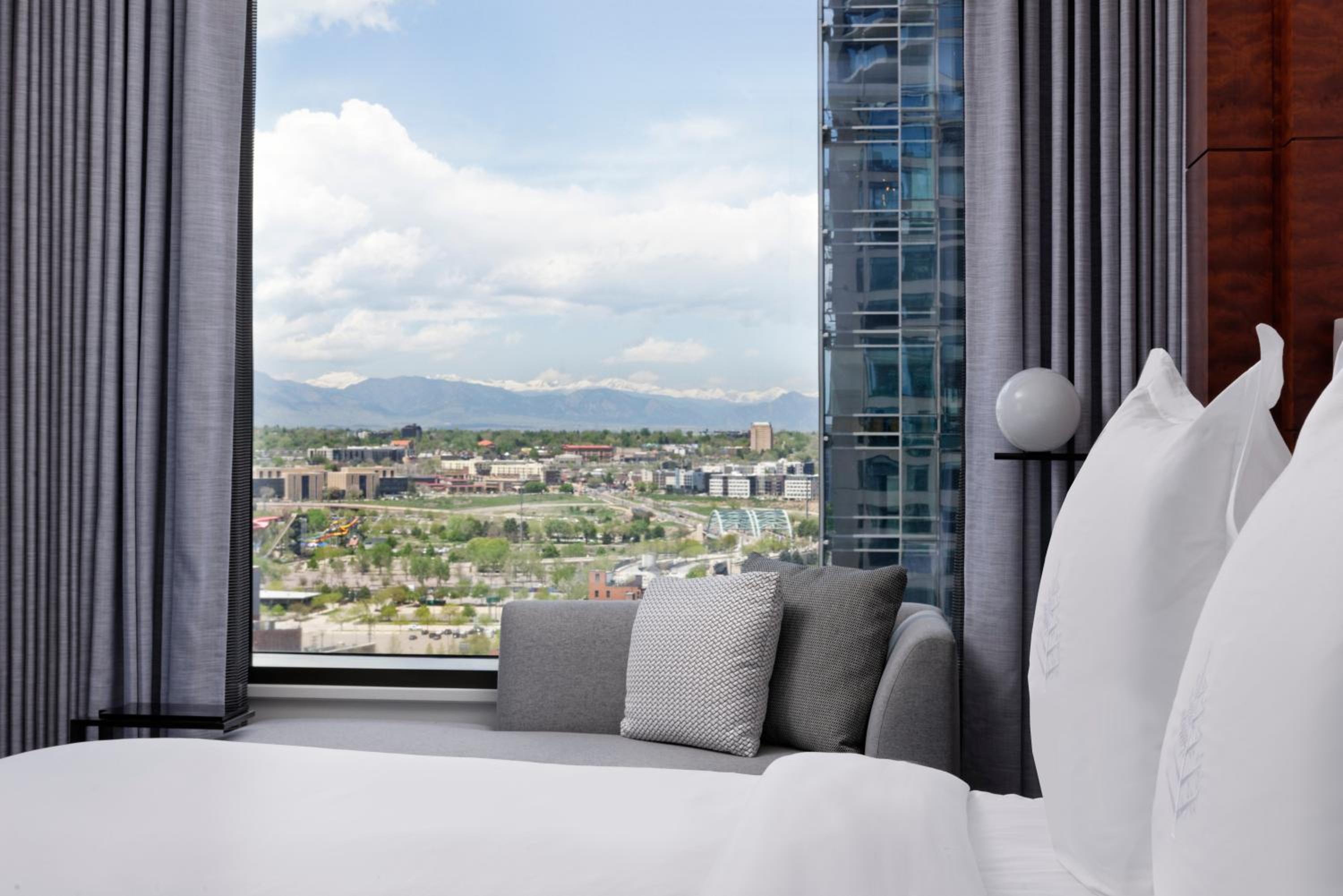 Premier King Suite - Photo 2