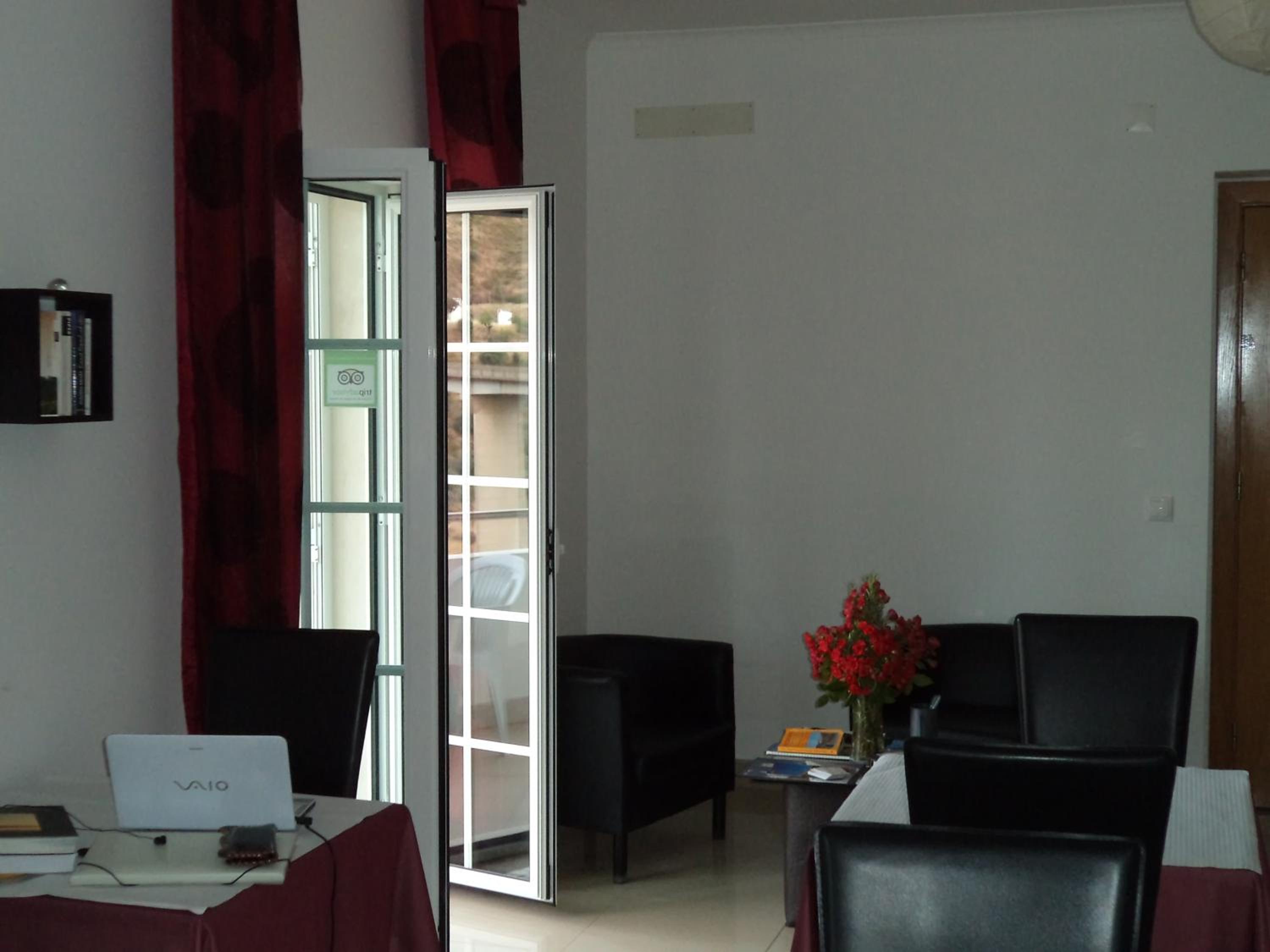 Family Room with Balcony and River View - Photo 15