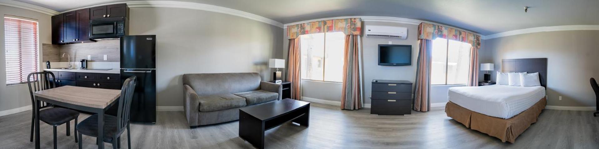 Extended Stay Parlor Queen - Photo 2