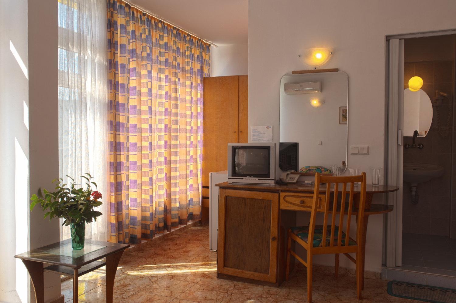 Double Room (2 Adults + 1 Child) photo 1