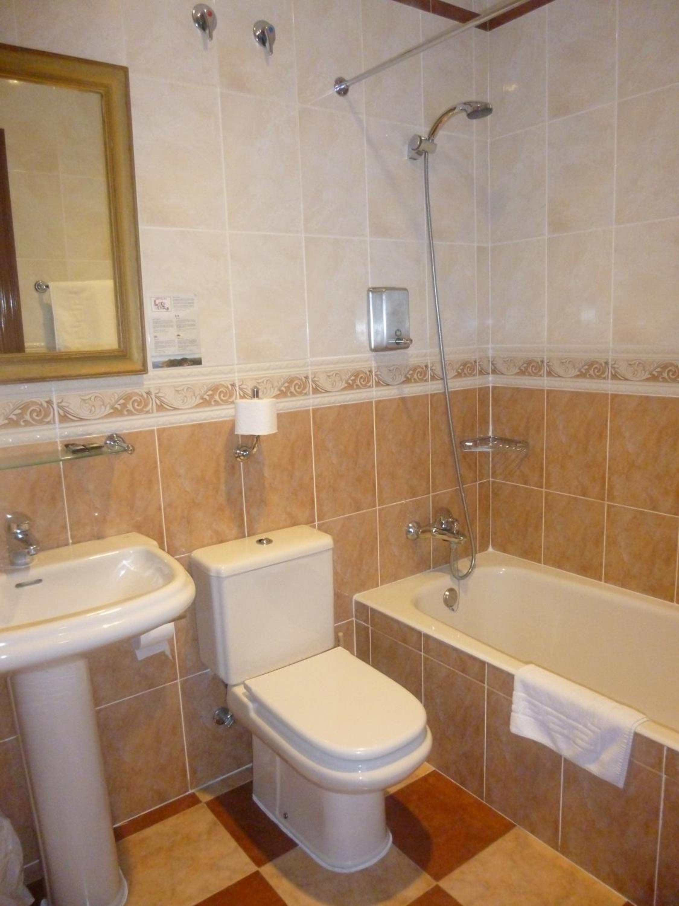 Double or Twin Room with Sea View - Photo 2