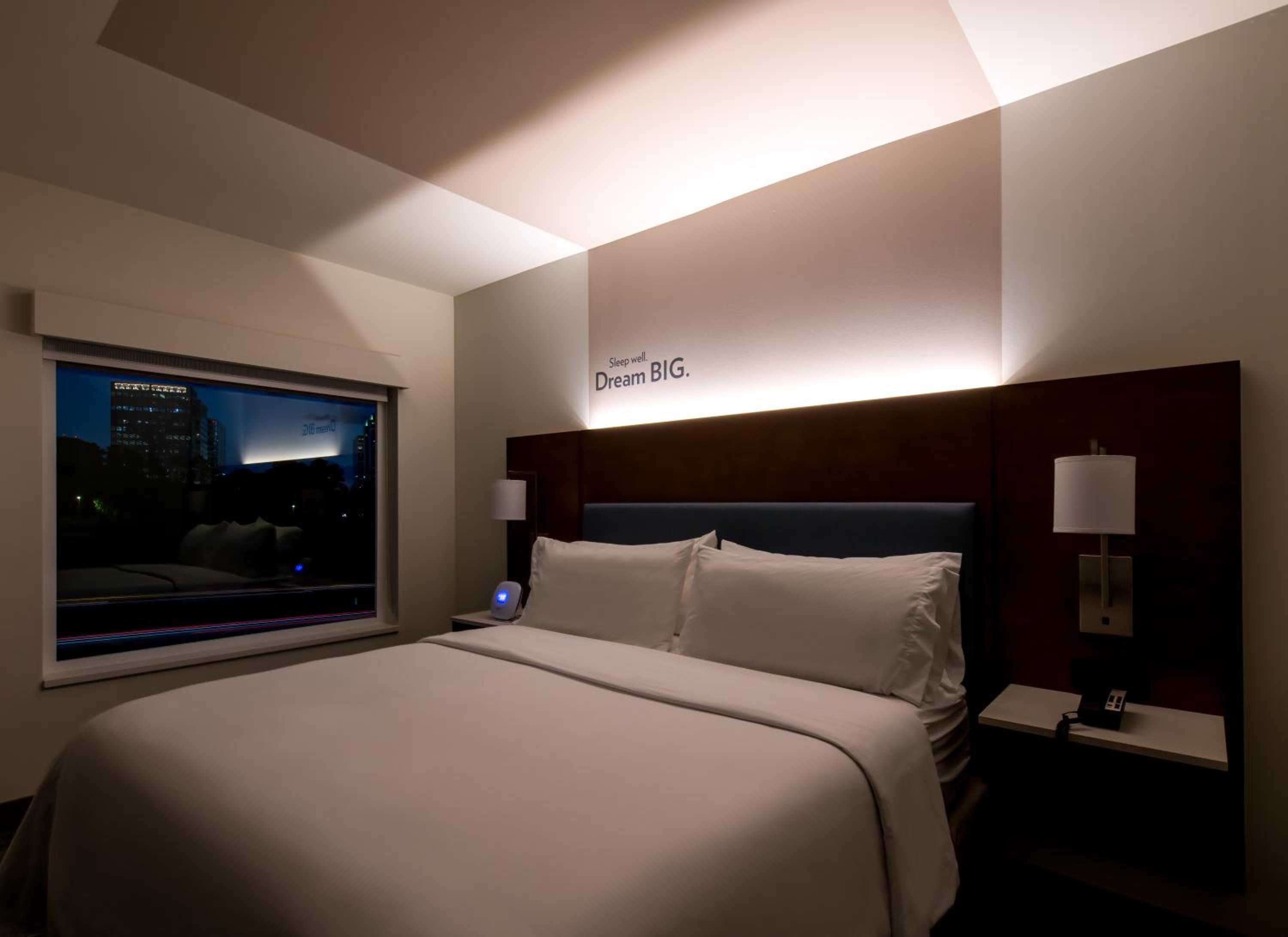 Premium King Room - Photo 2