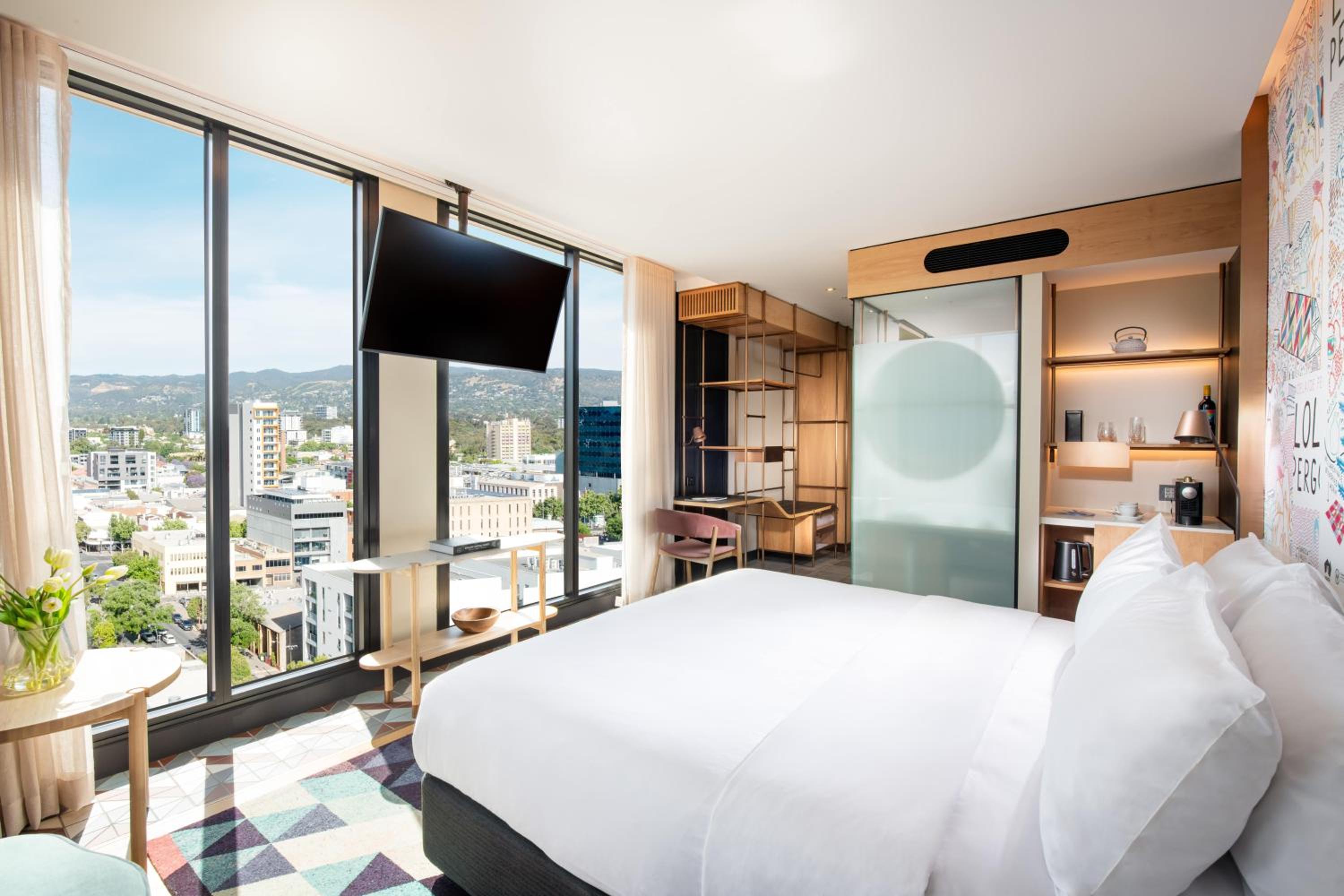 Premium Corner King Room - Photo 14