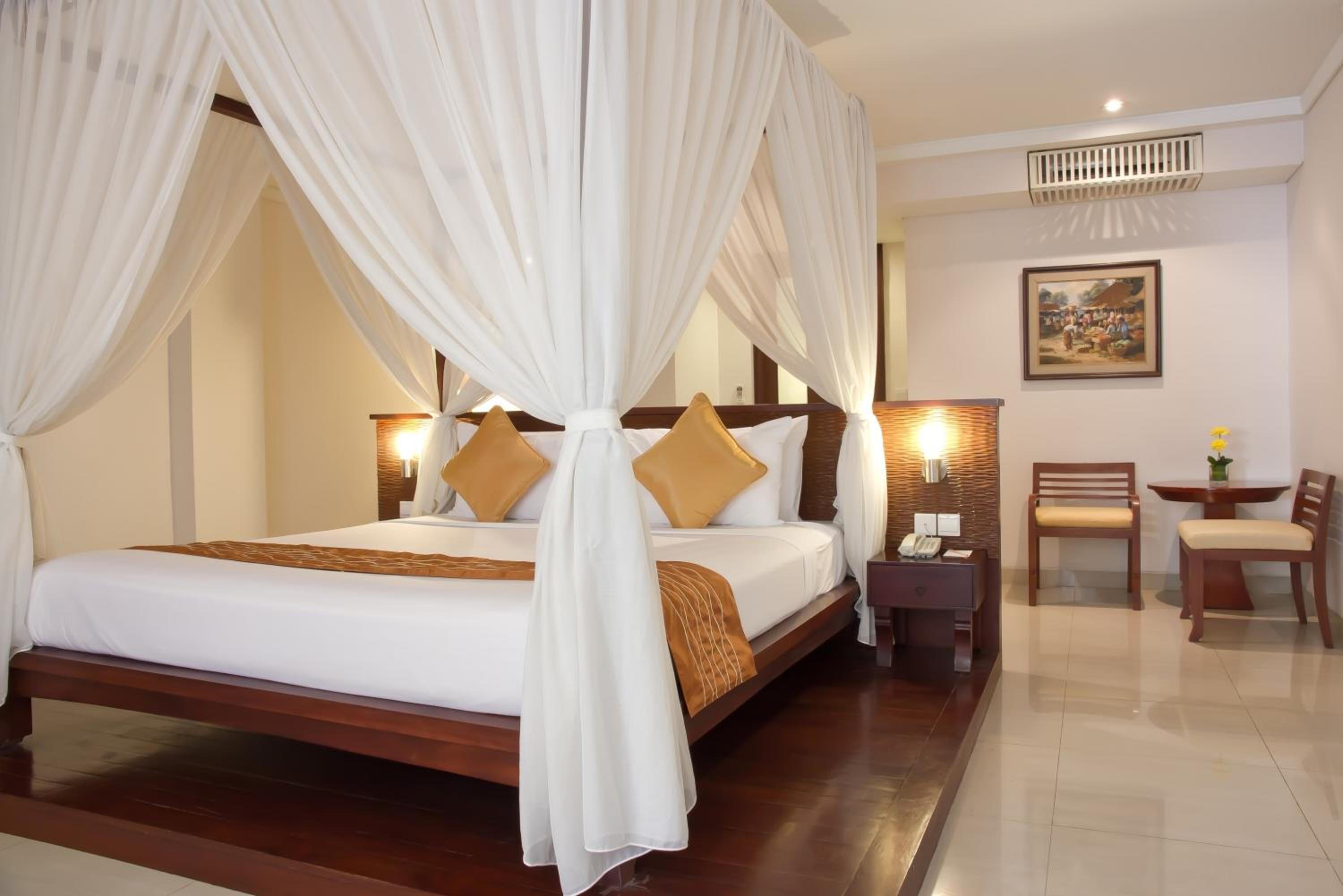 Suite with Pool View - Photo 1
