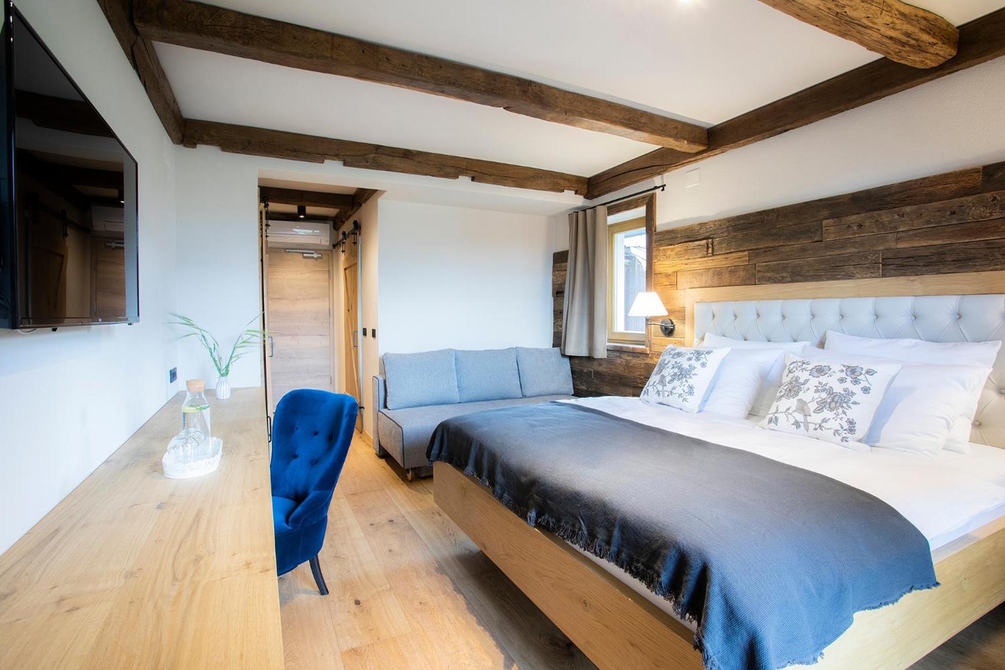 Deluxe Double Room with Balcony - Photo 2