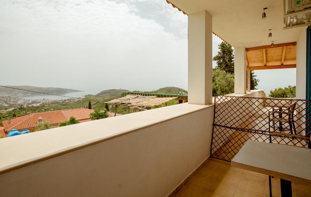 Deluxe Double Room with Balcony and Sea View photo 2