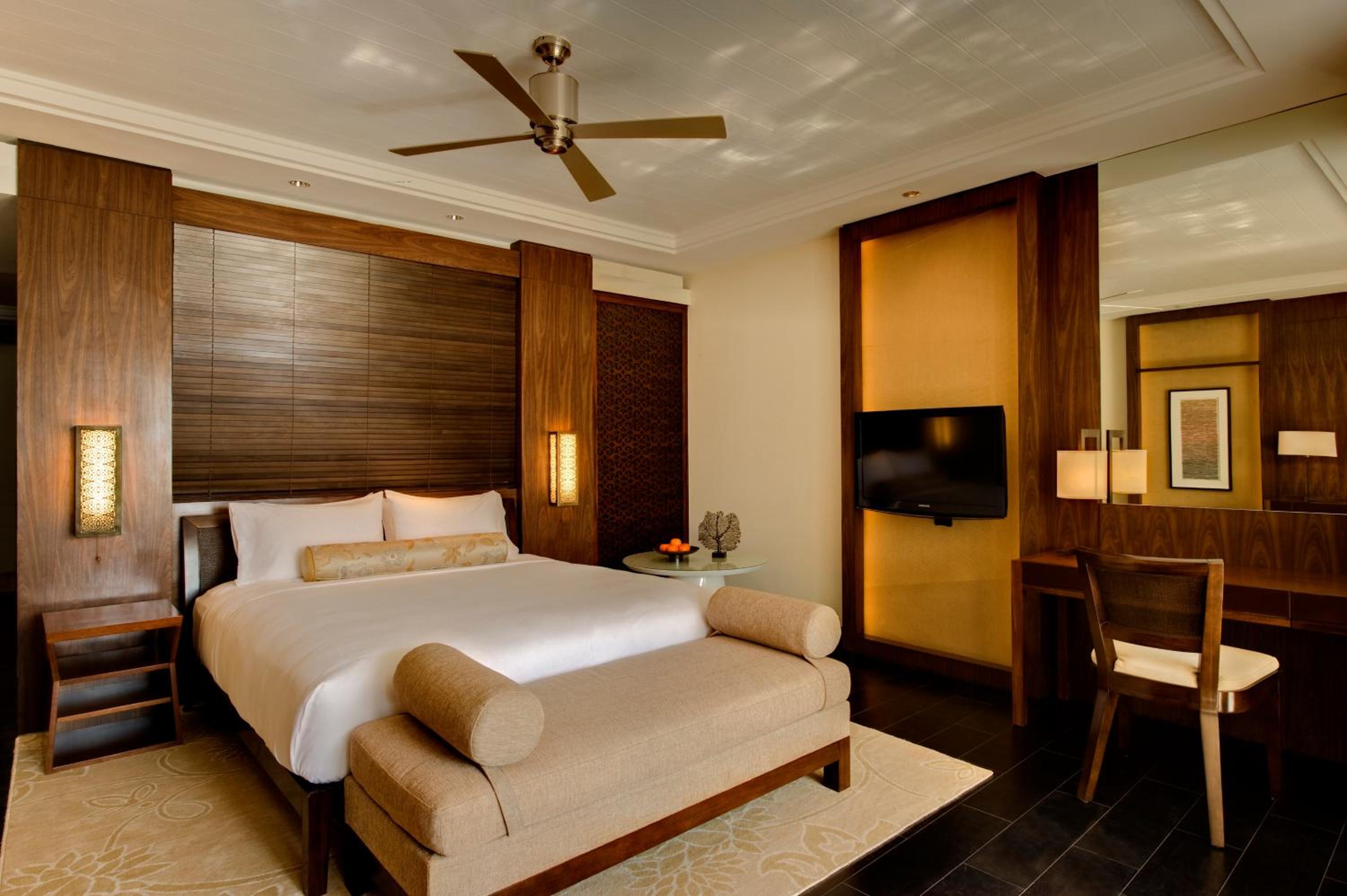 King Room with Balcony and Bay View photo 1