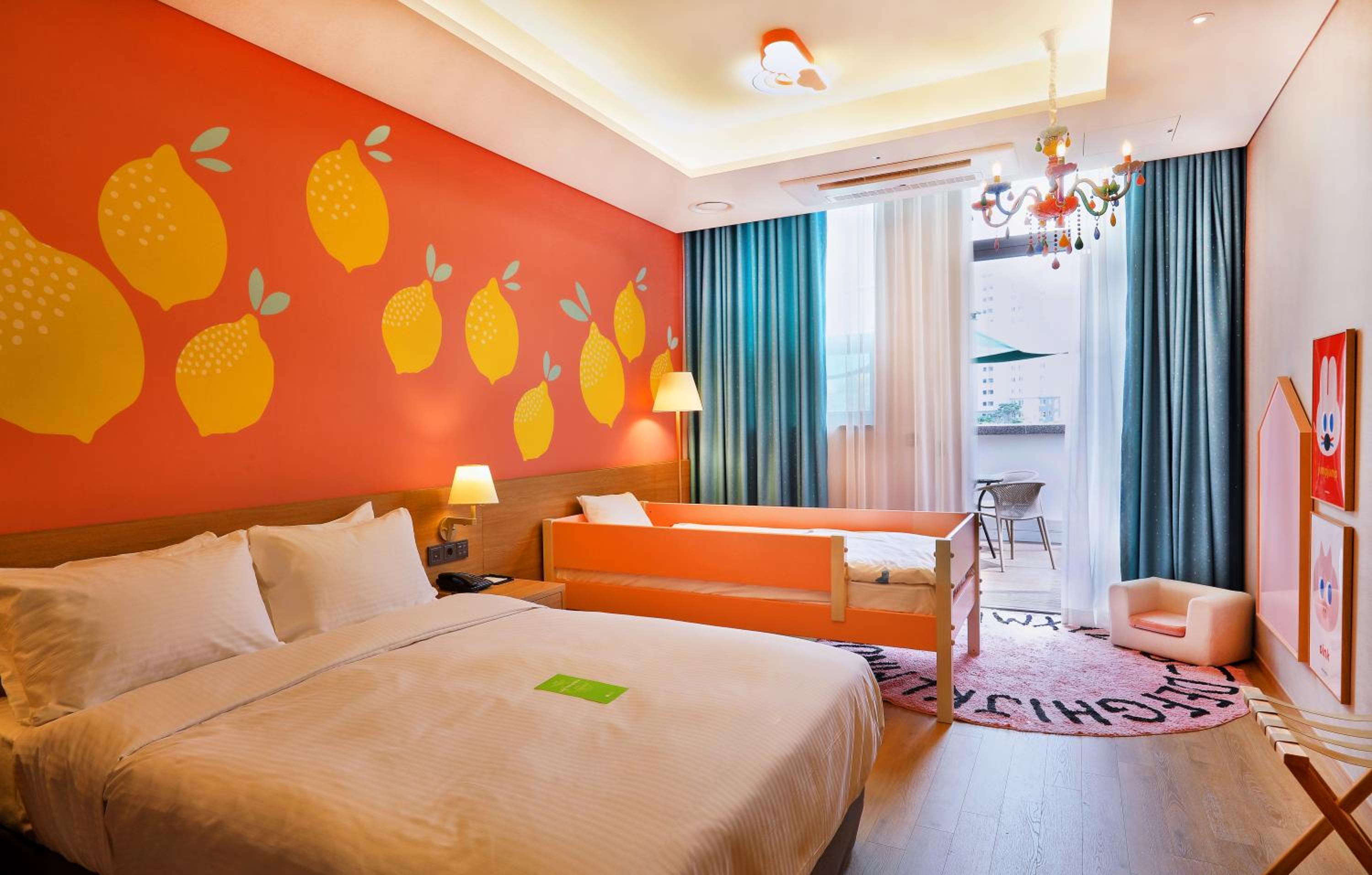 Kids Deluxe Room photo 2
