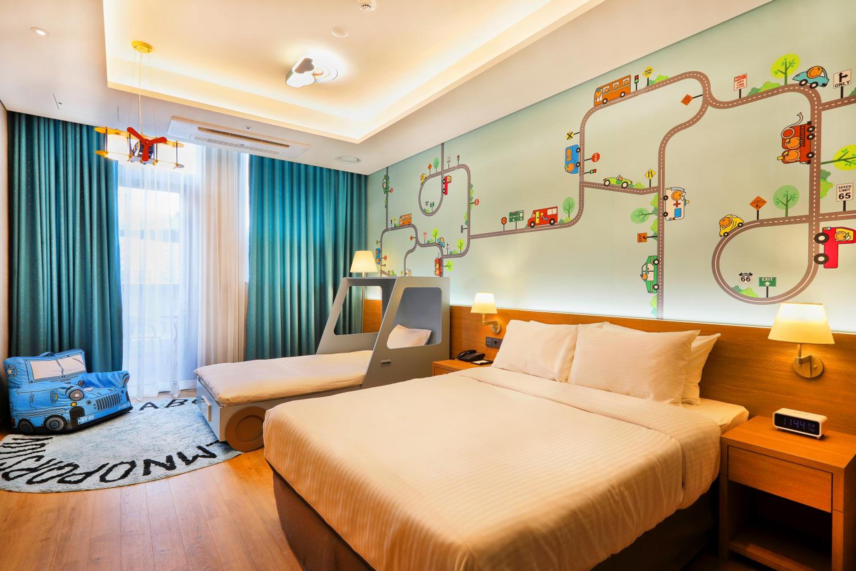 Kids Deluxe Room photo 1