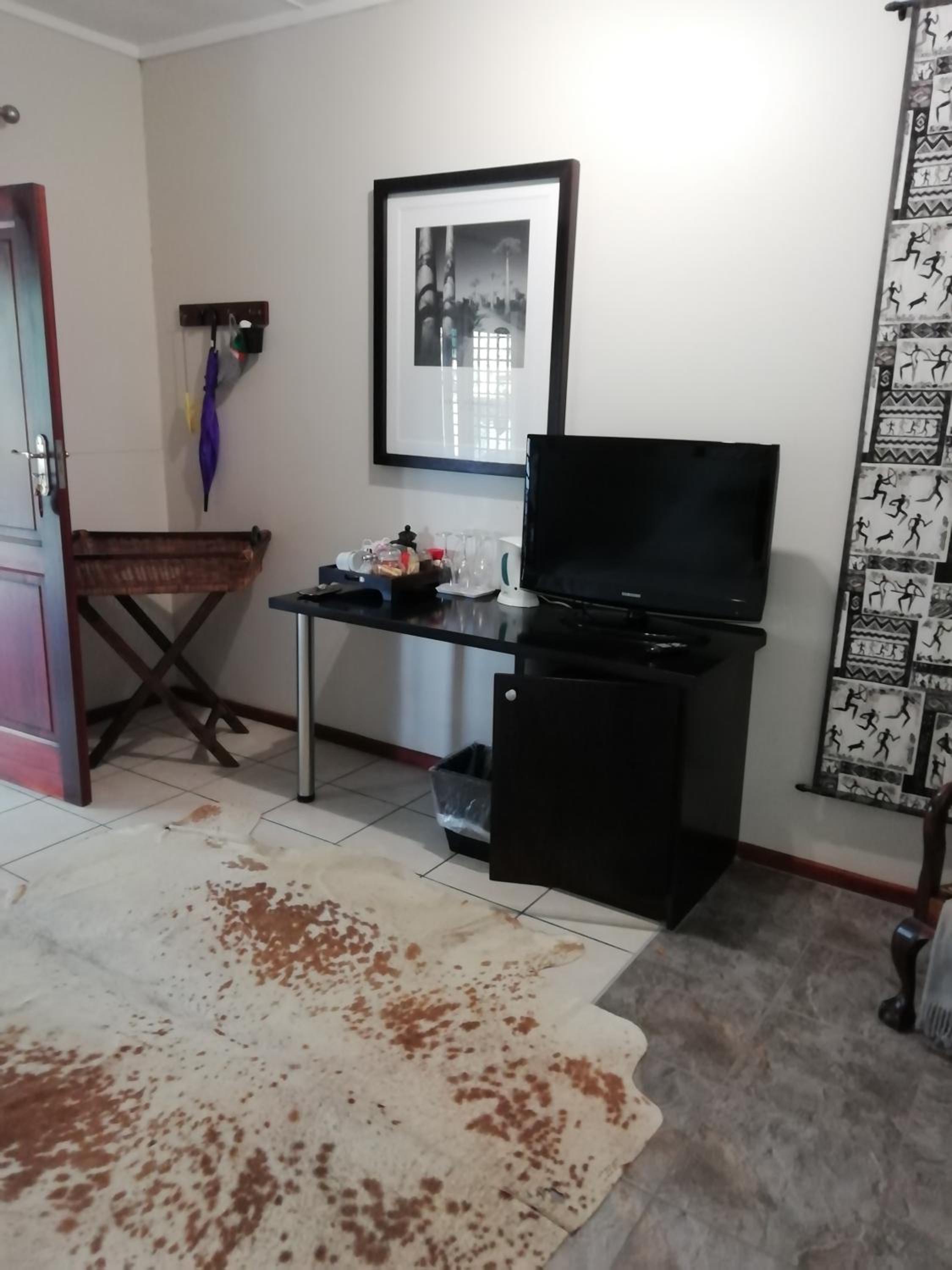 Deluxe King Suite photo 2