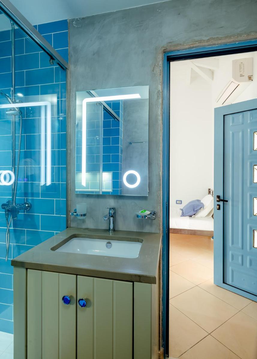 Double or Twin Room with Sea View photo 2