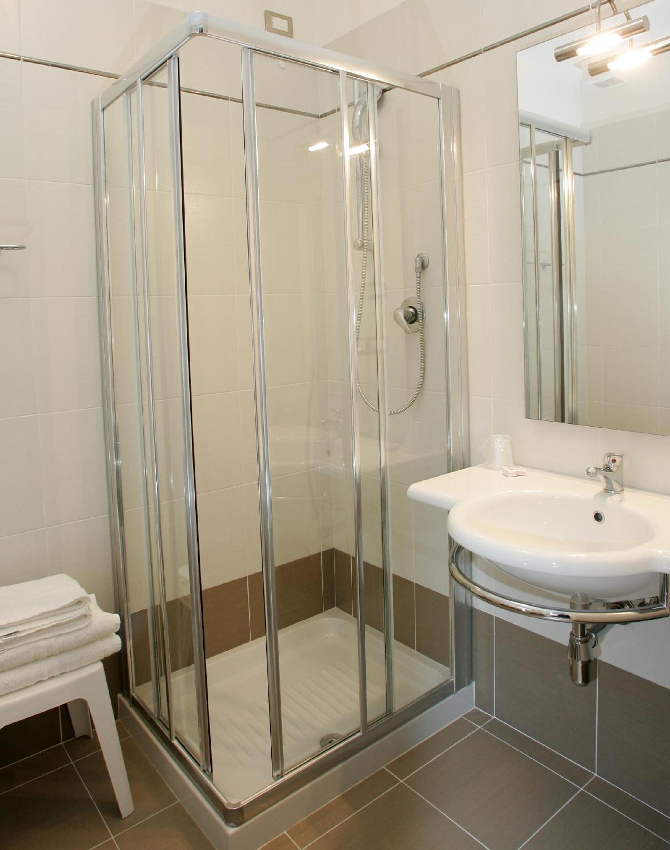 Double Room with Balcony with Partial Seaview - Photo 5