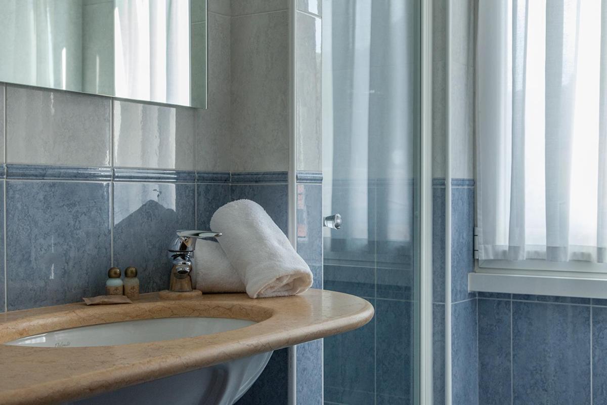 Double or Twin Room - Photo 10