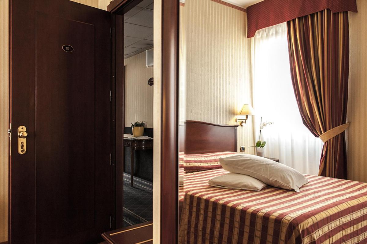 Double or Twin Room - Photo 17